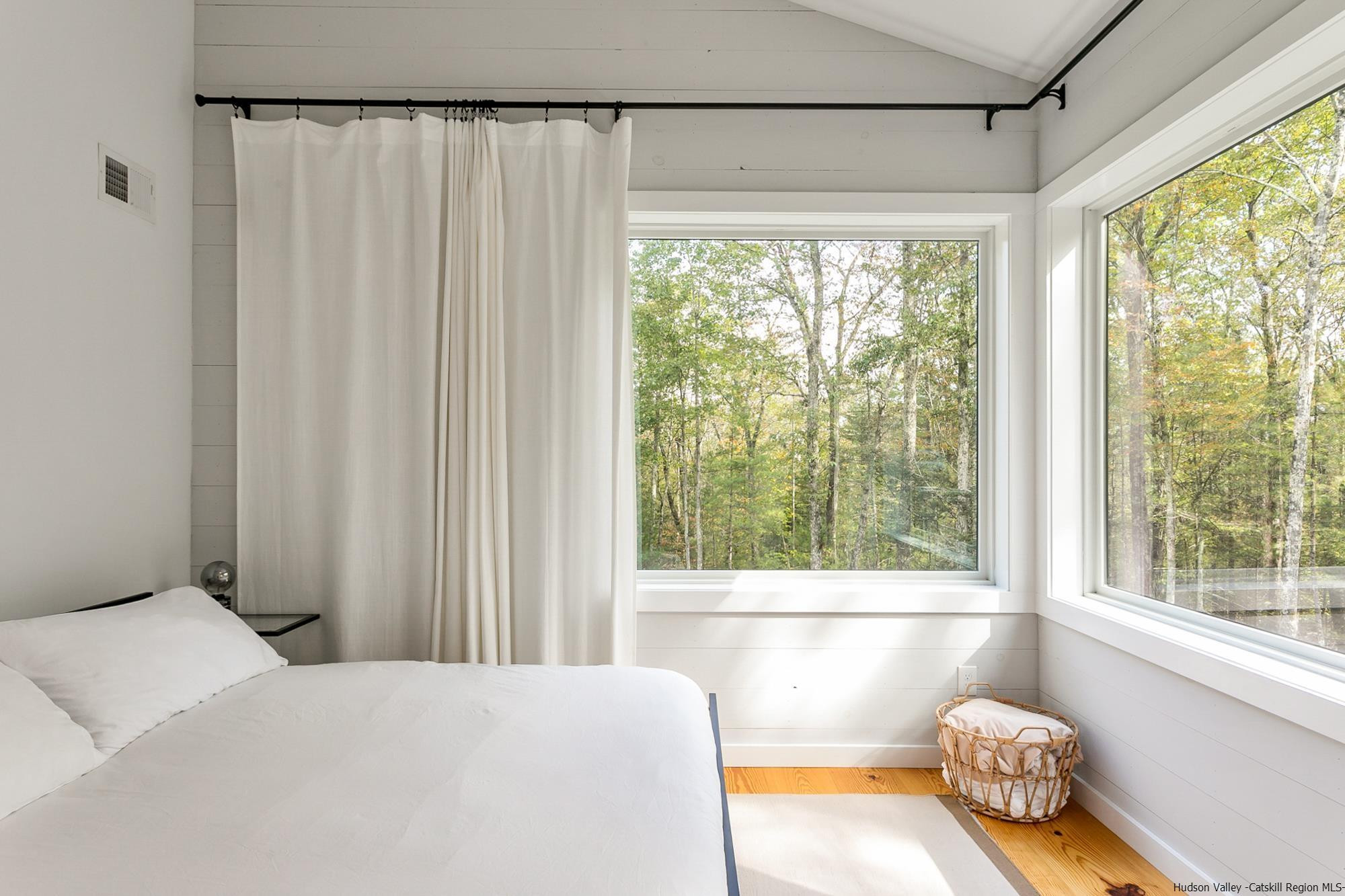 Immaculate Getaway in the Woods