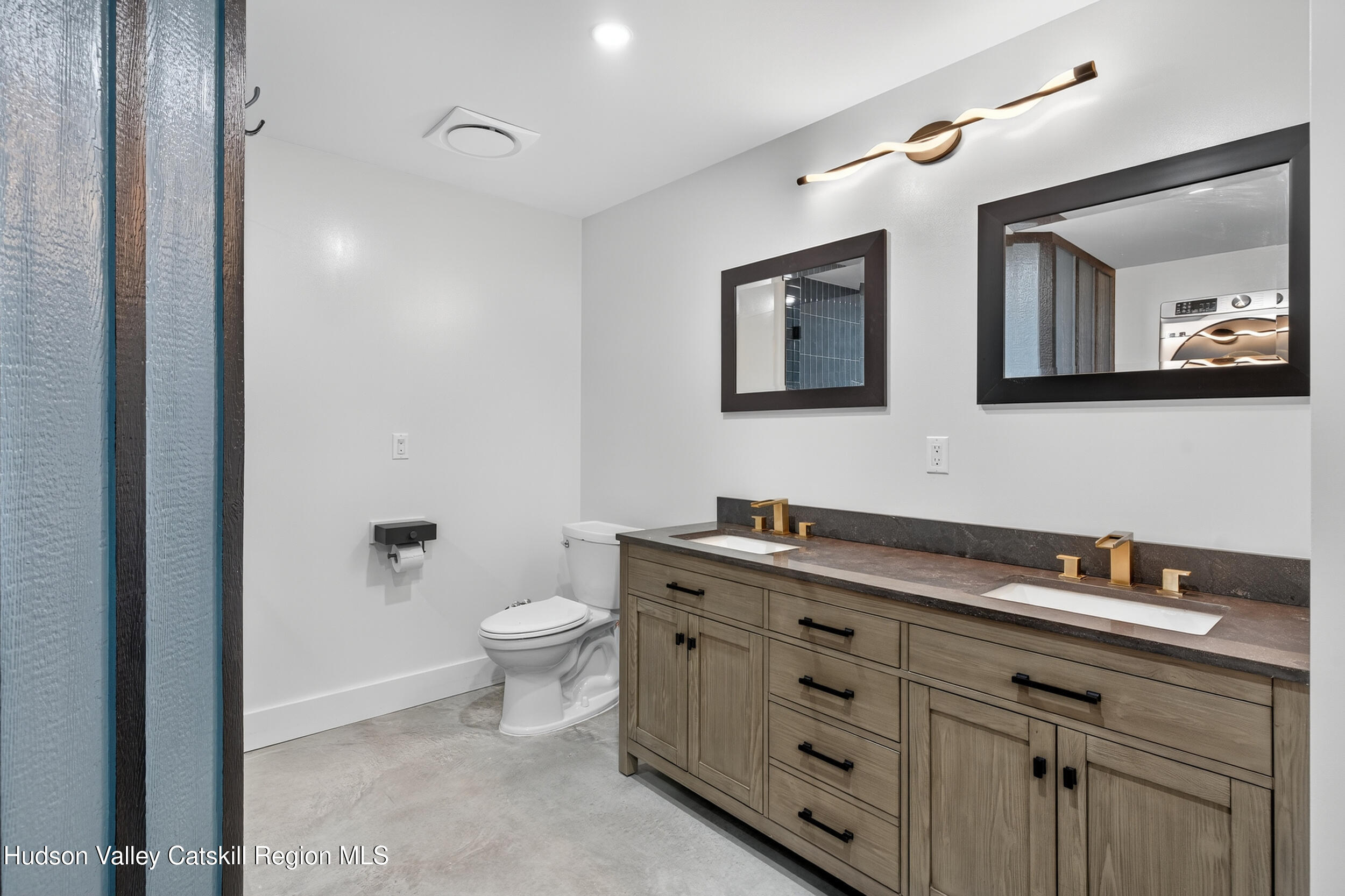 Modern Hideaway in the Woods