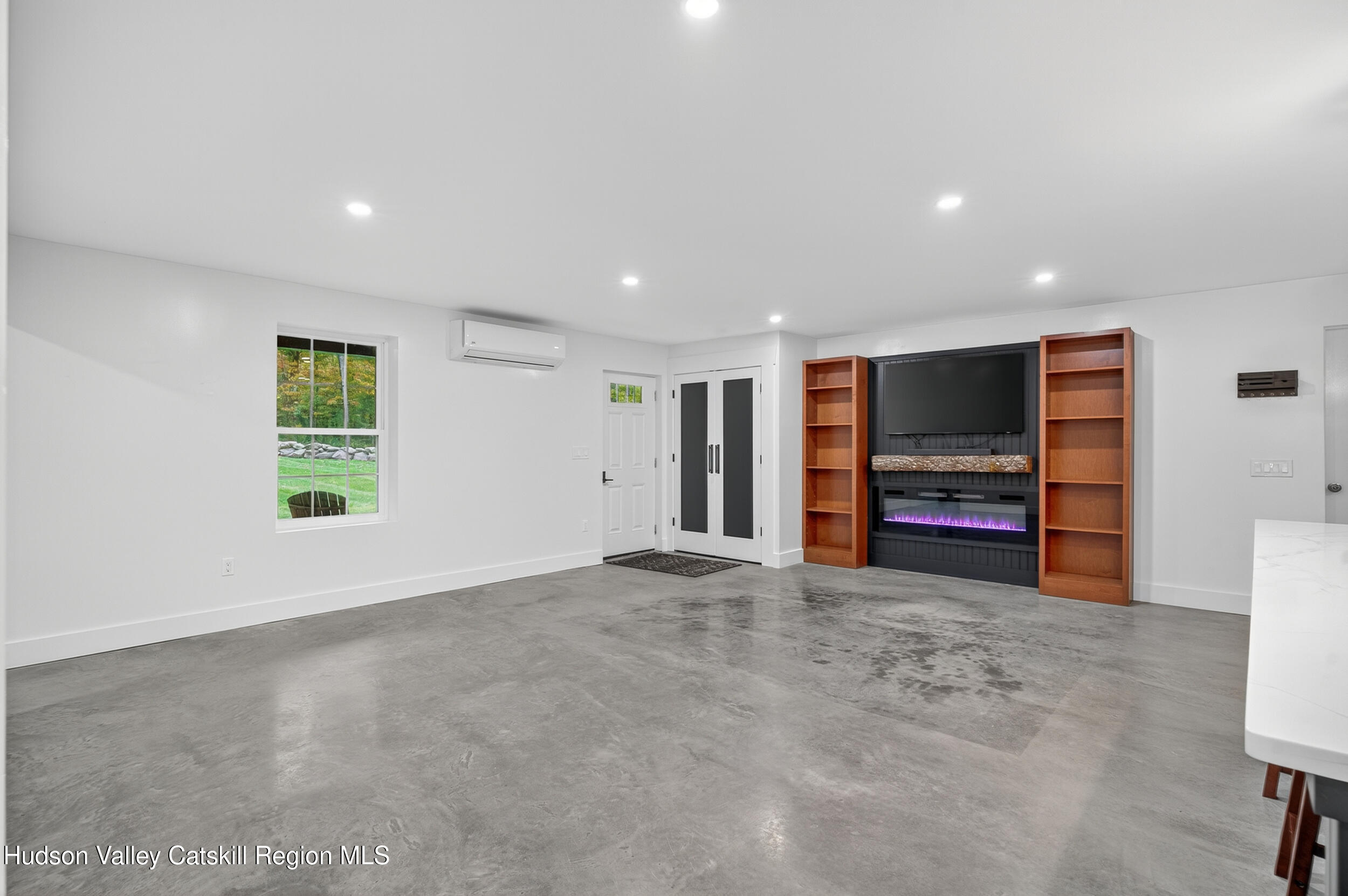 Modern Hideaway in the Woods