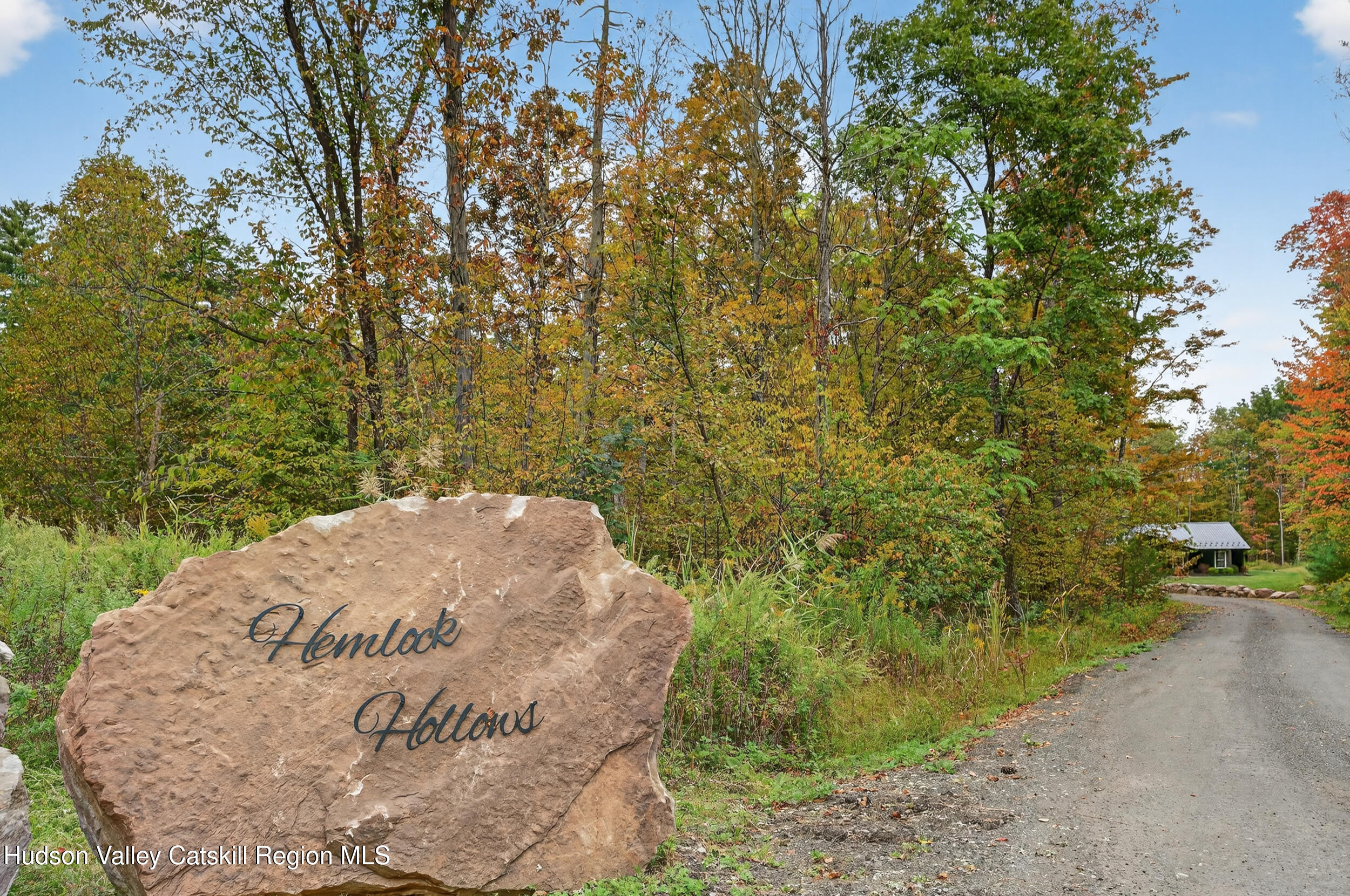 Modern Hideaway in the Woods