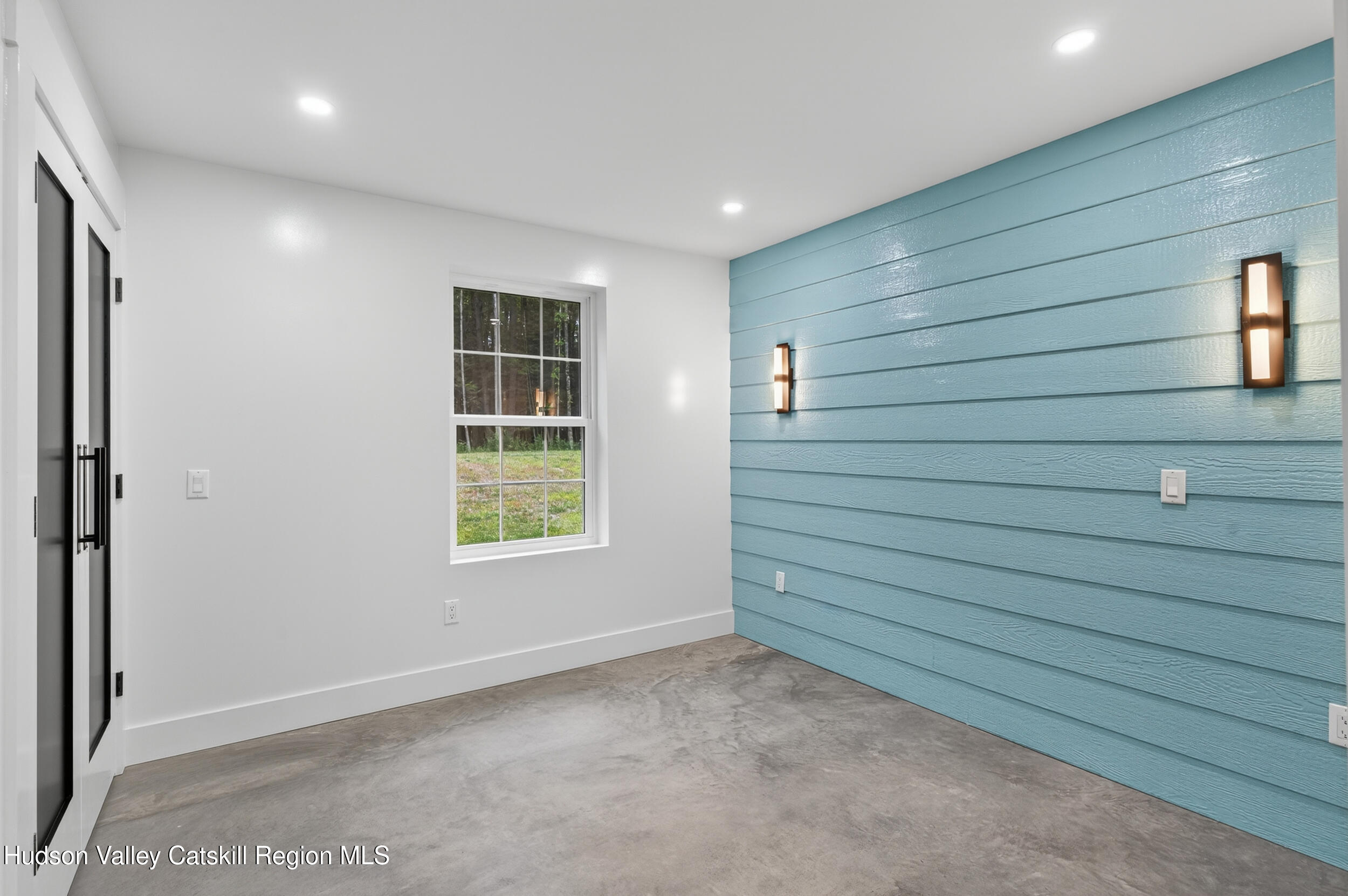 Modern Hideaway in the Woods