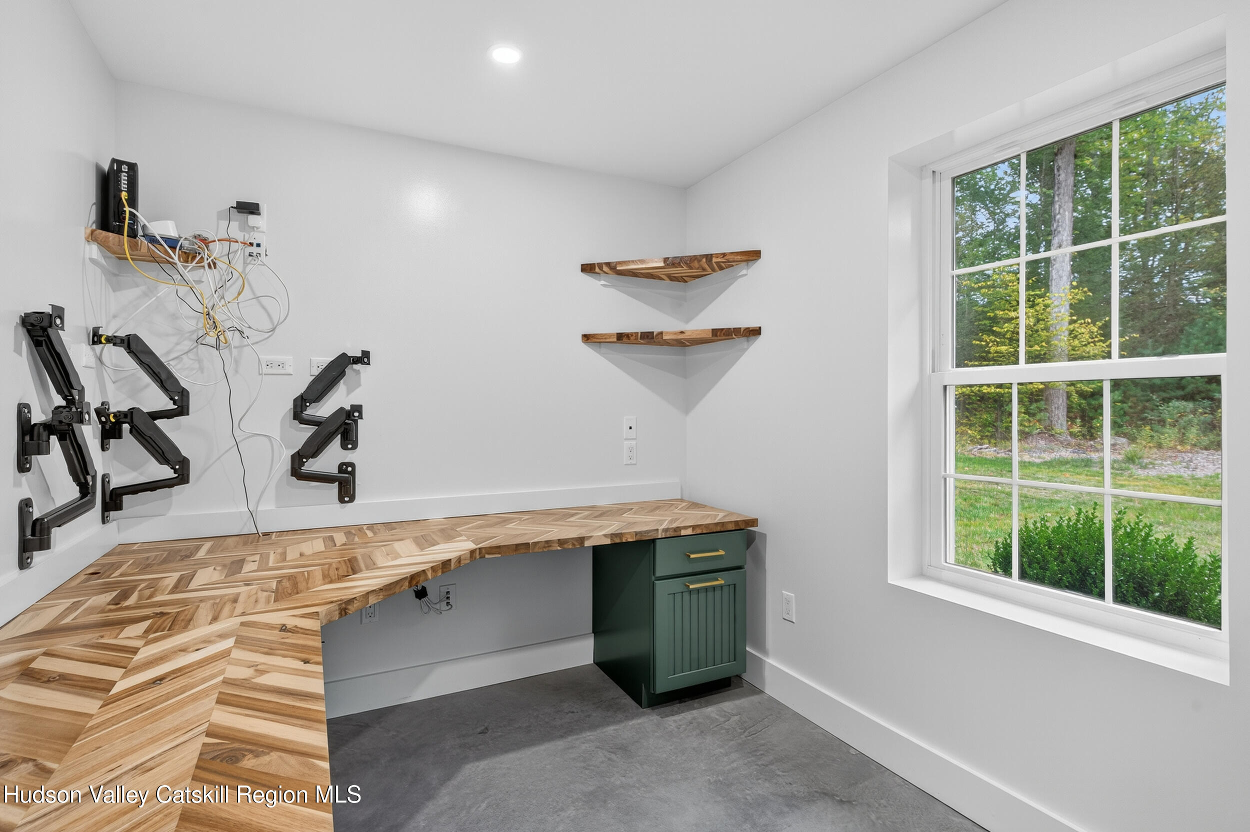 Modern Hideaway in the Woods