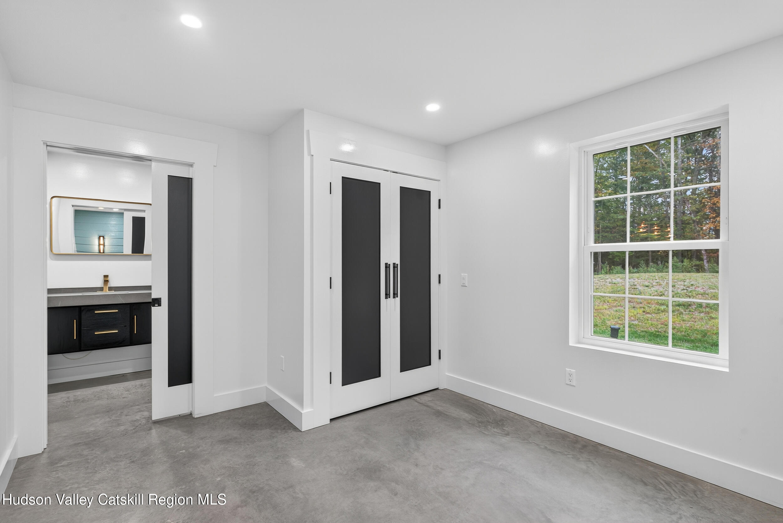 Modern Hideaway in the Woods