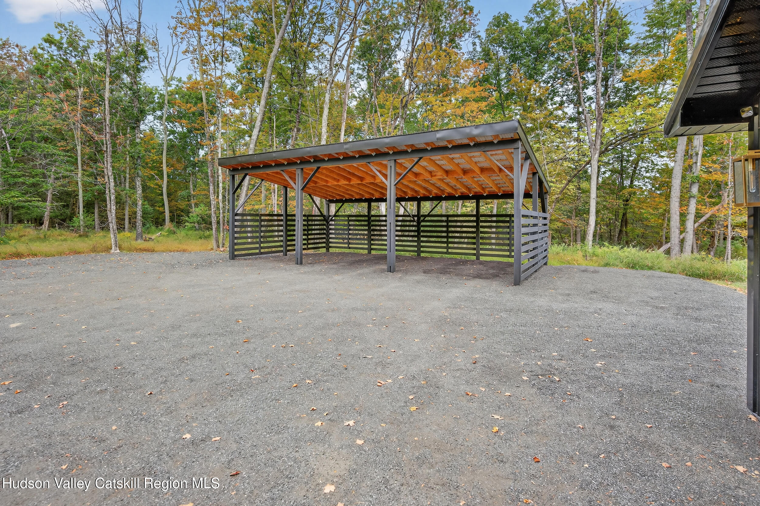 Modern Hideaway in the Woods