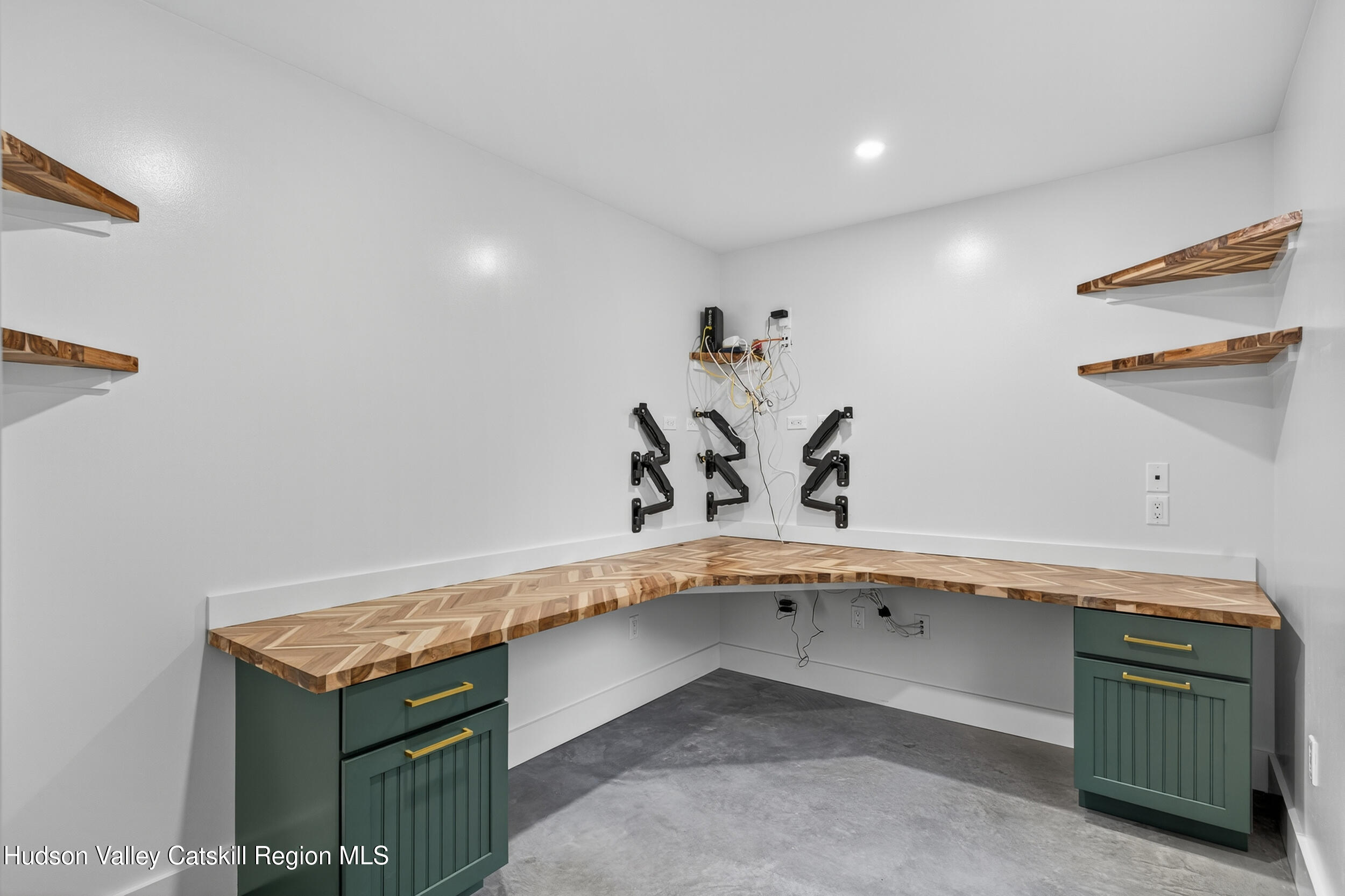 Modern Hideaway in the Woods