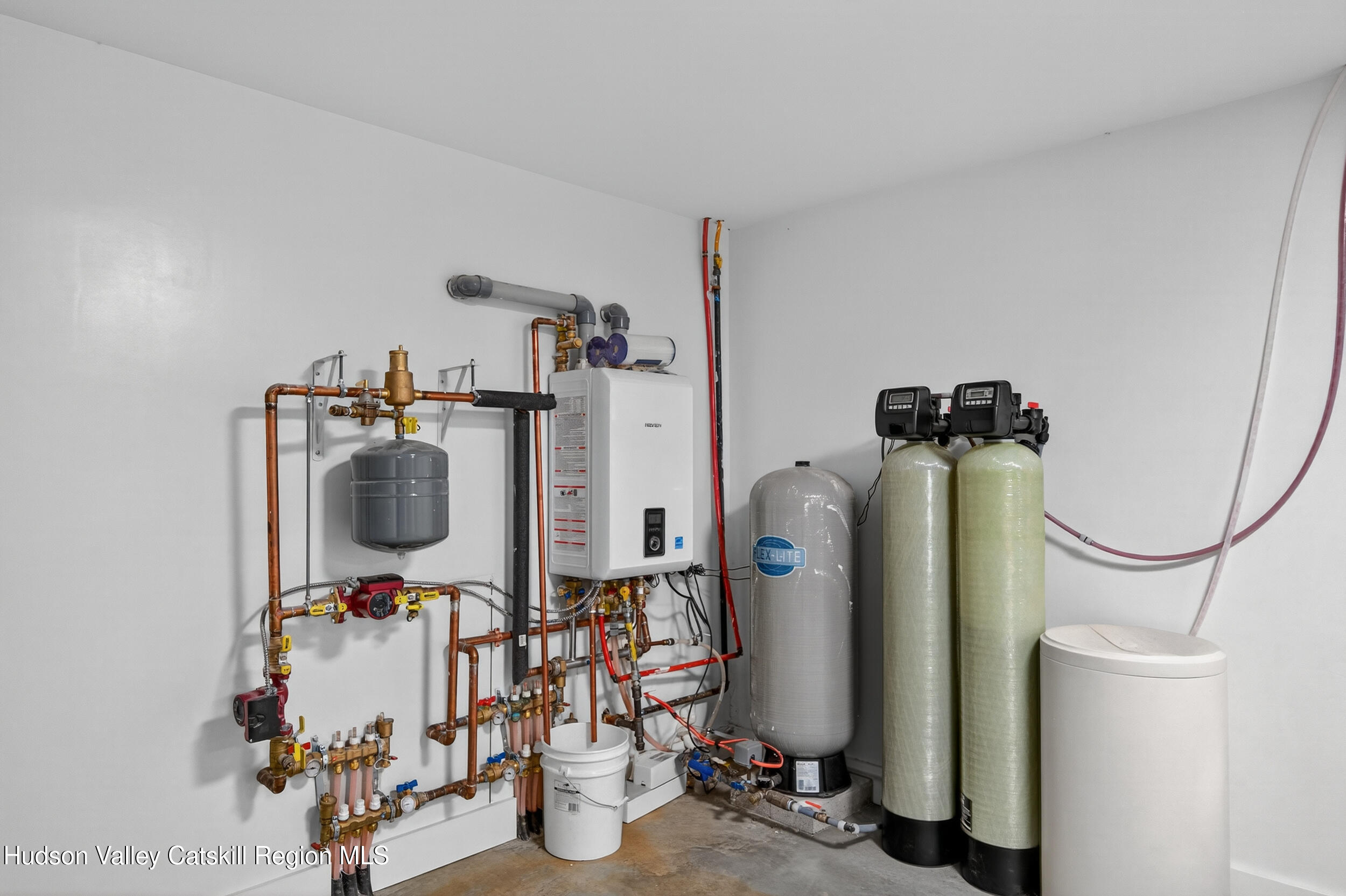 Modern Hideaway in the Woods