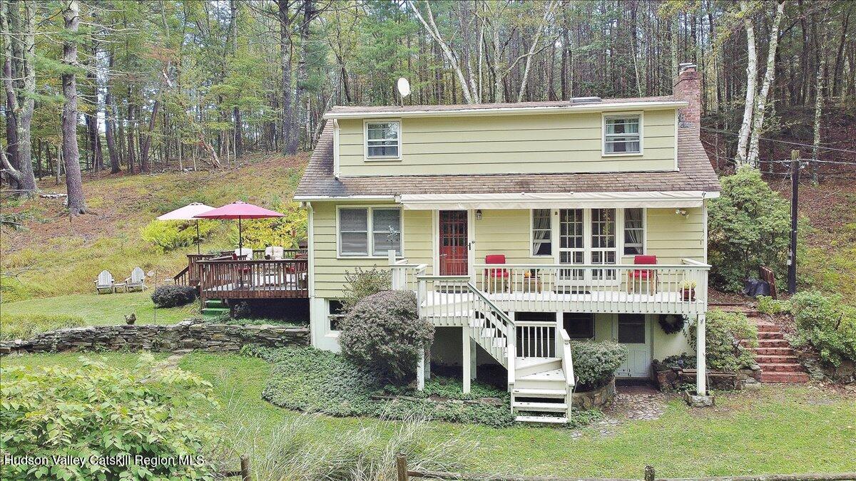 Cozy Country Cottage