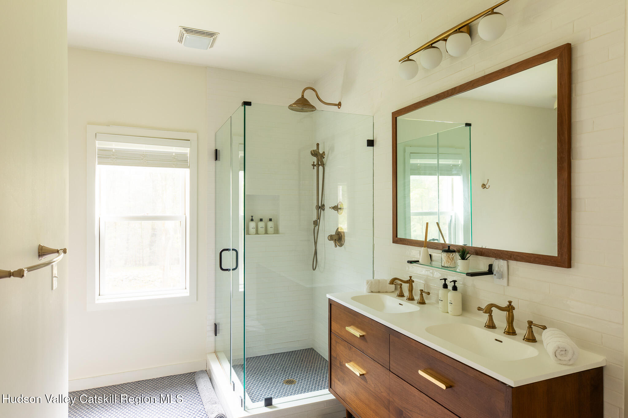 Modern Country Living in Olive