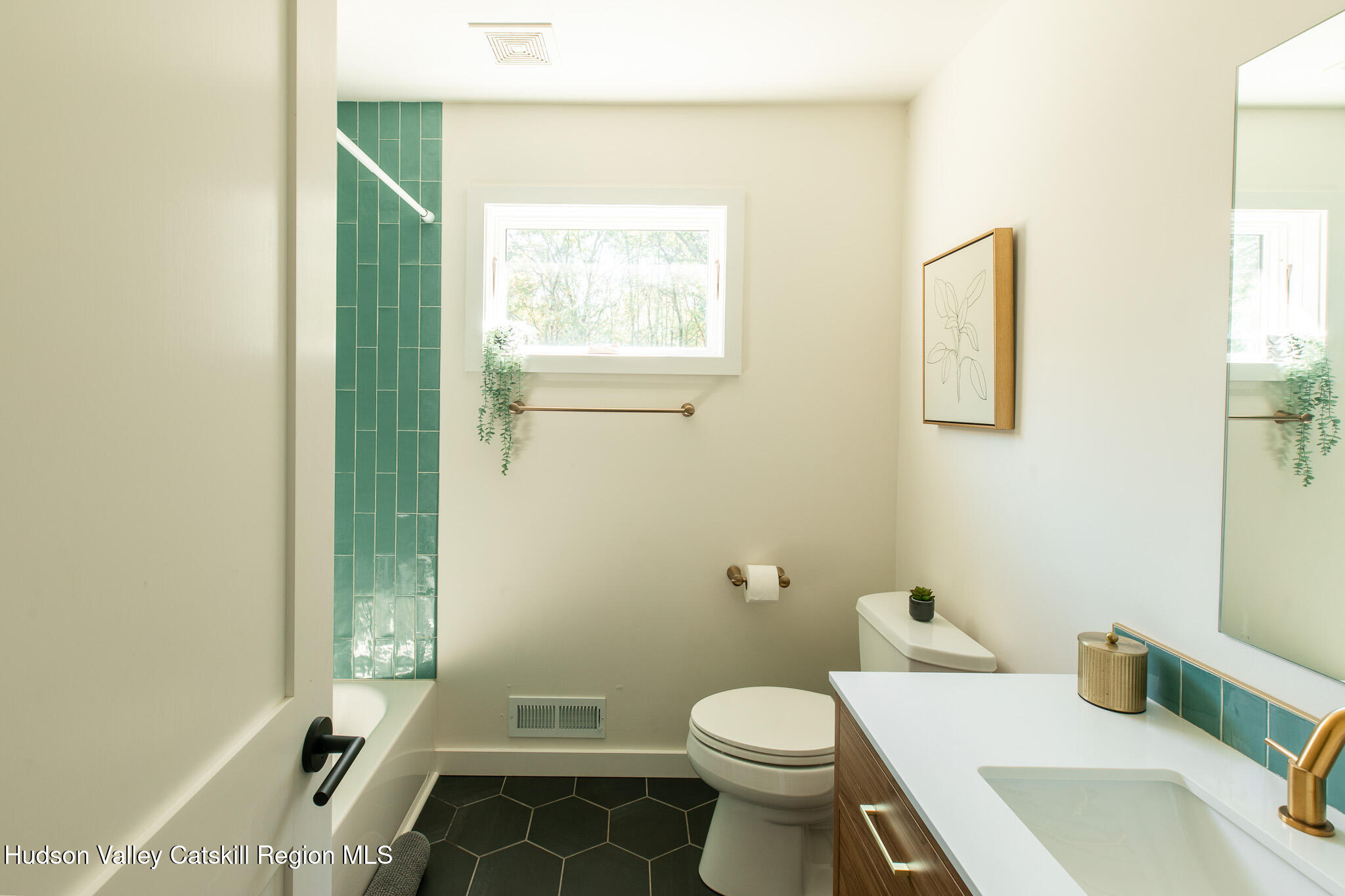 Modern Country Living in Olive