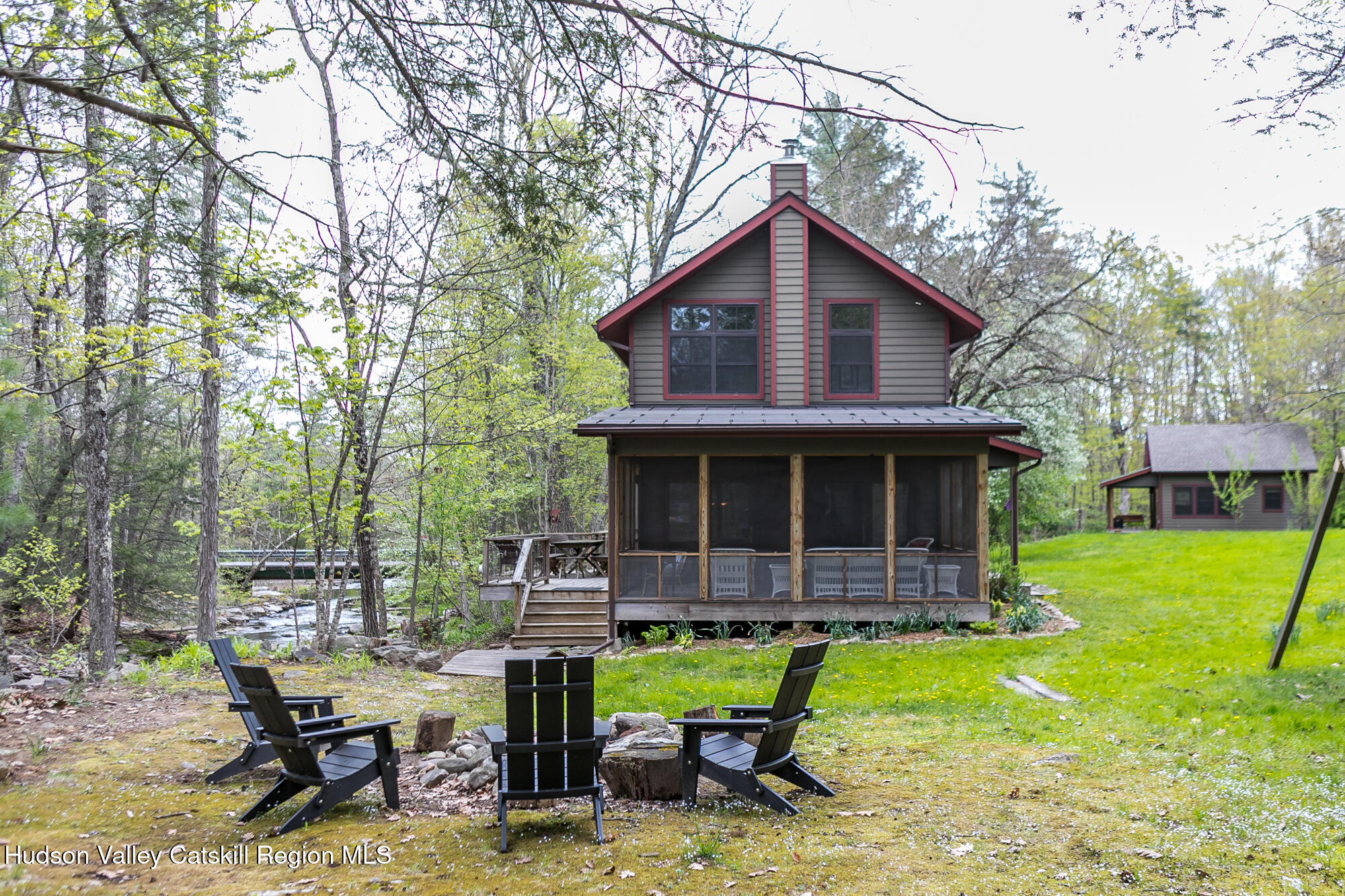 Creekside Hideaway