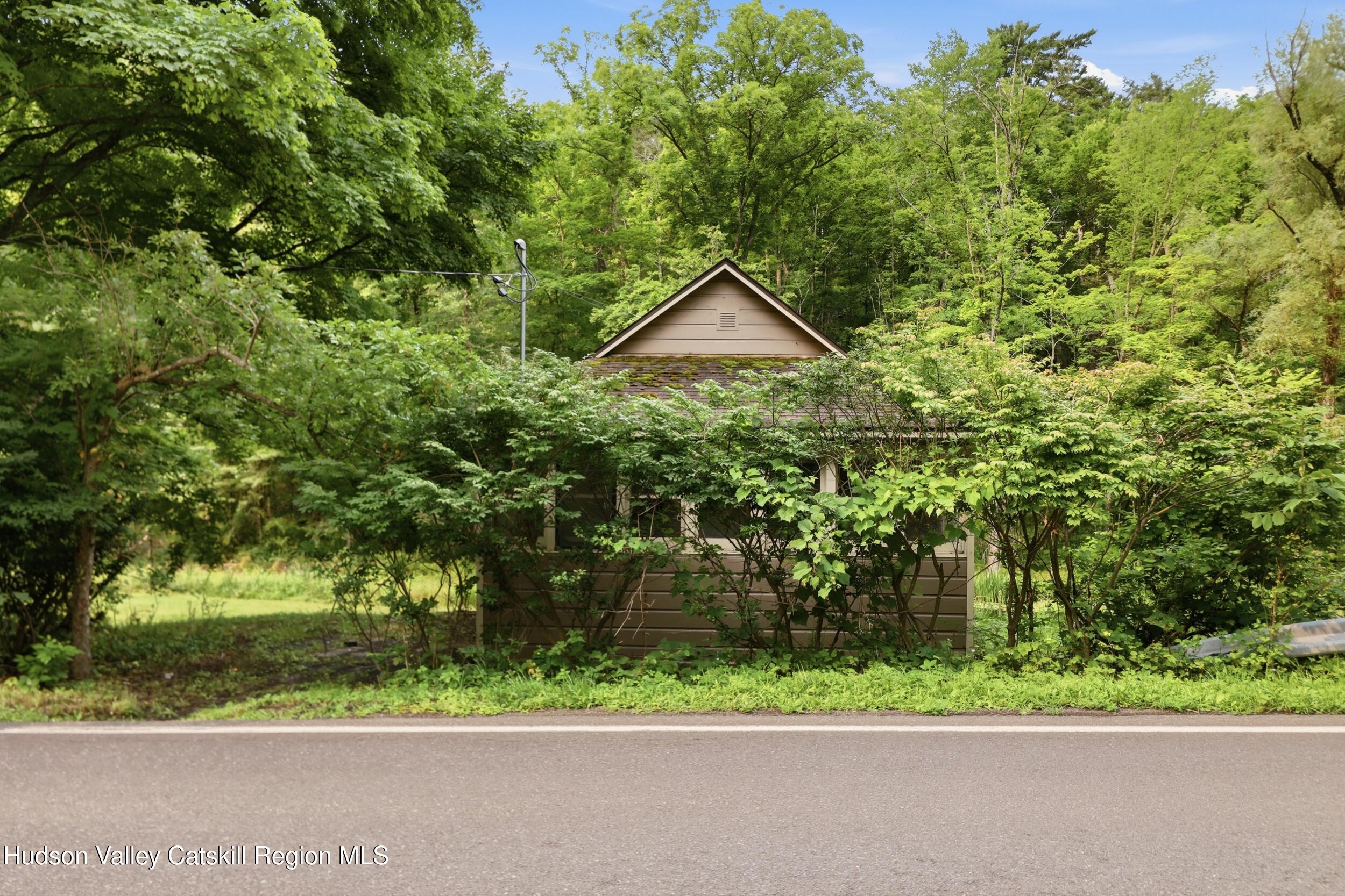Lily House + Cottage