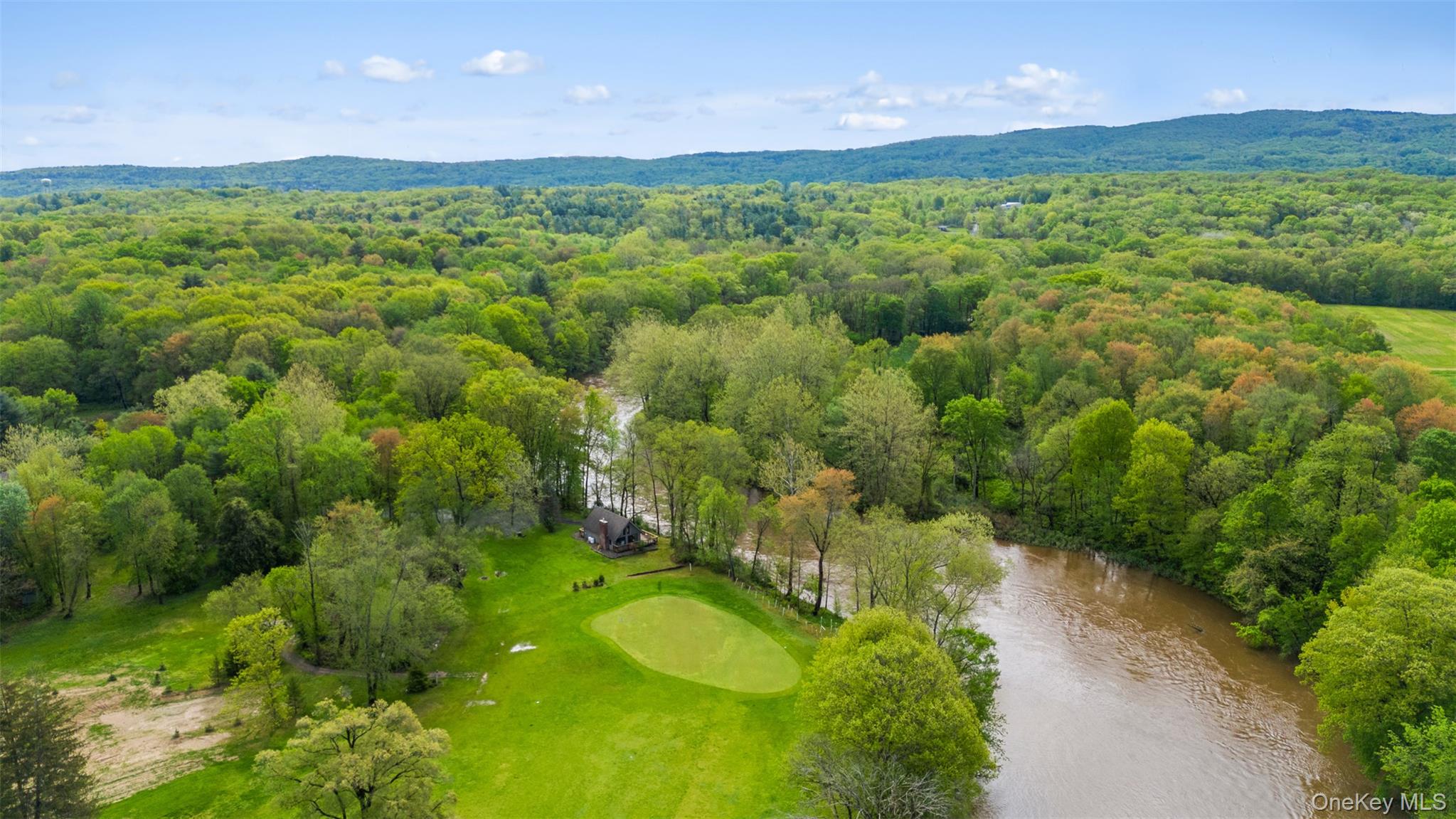 Creekside Golf Course Gem