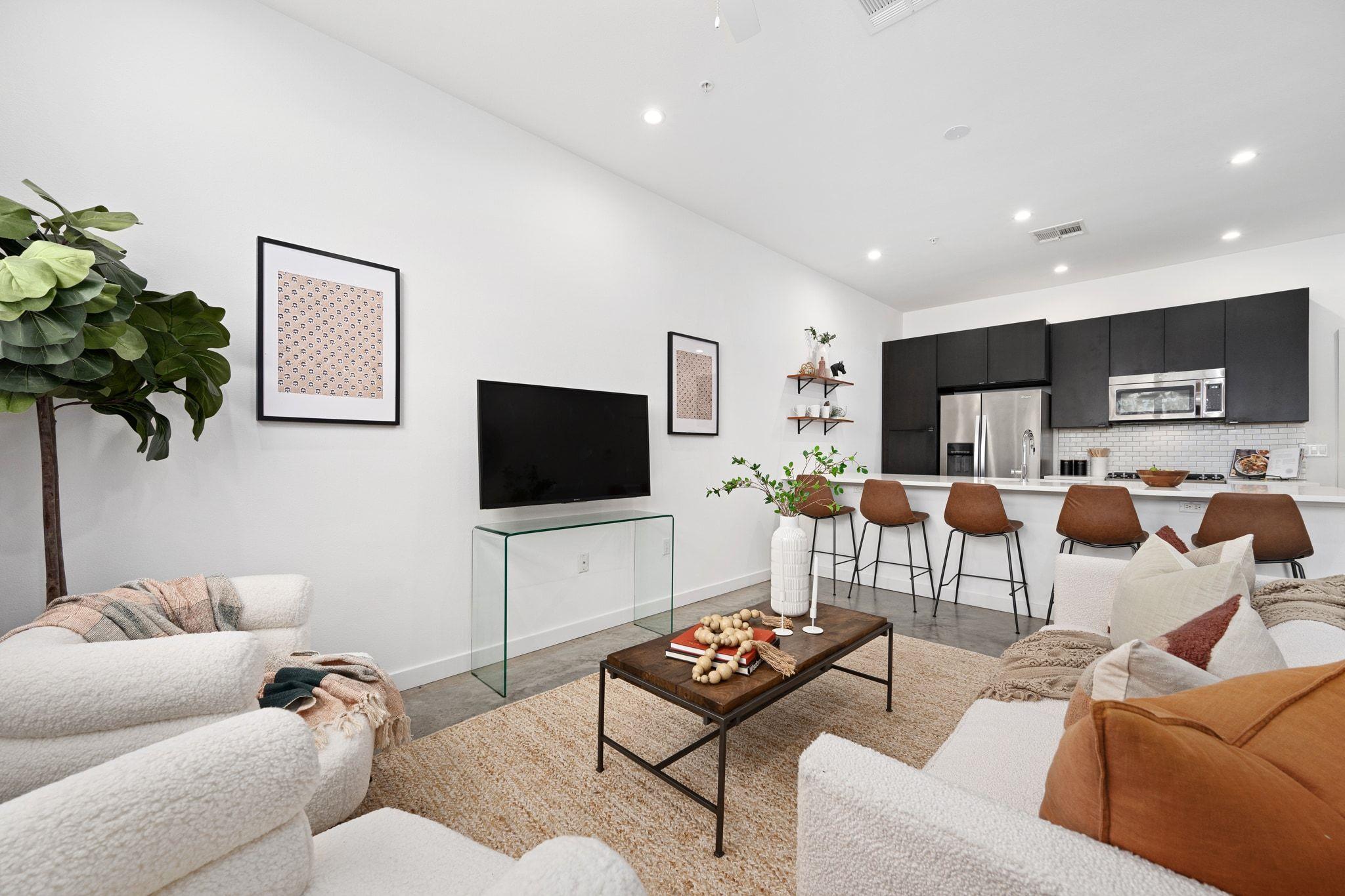 1931 E 38 1/2 ST # 43