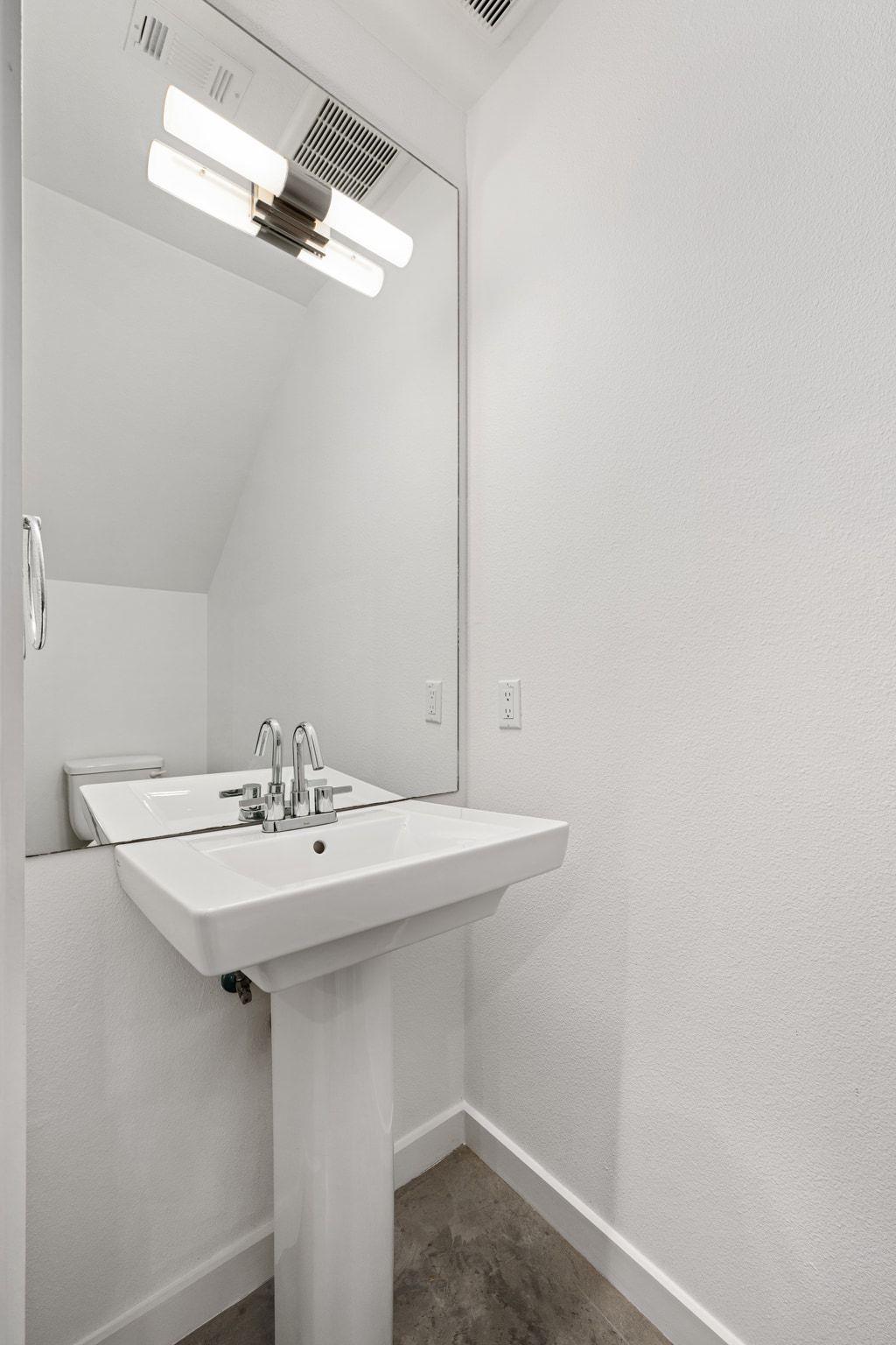 1931 E 38 1/2 ST # 43