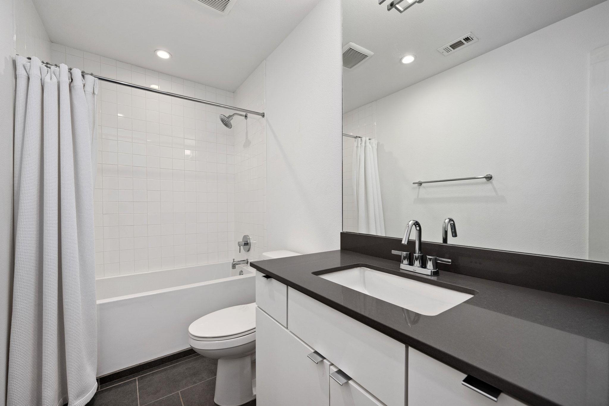 1931 E 38 1/2 ST # 43