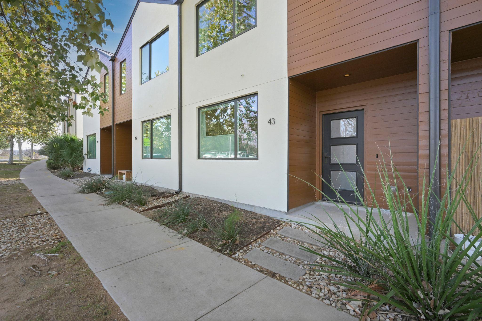 1931 E 38 1/2 ST # 43