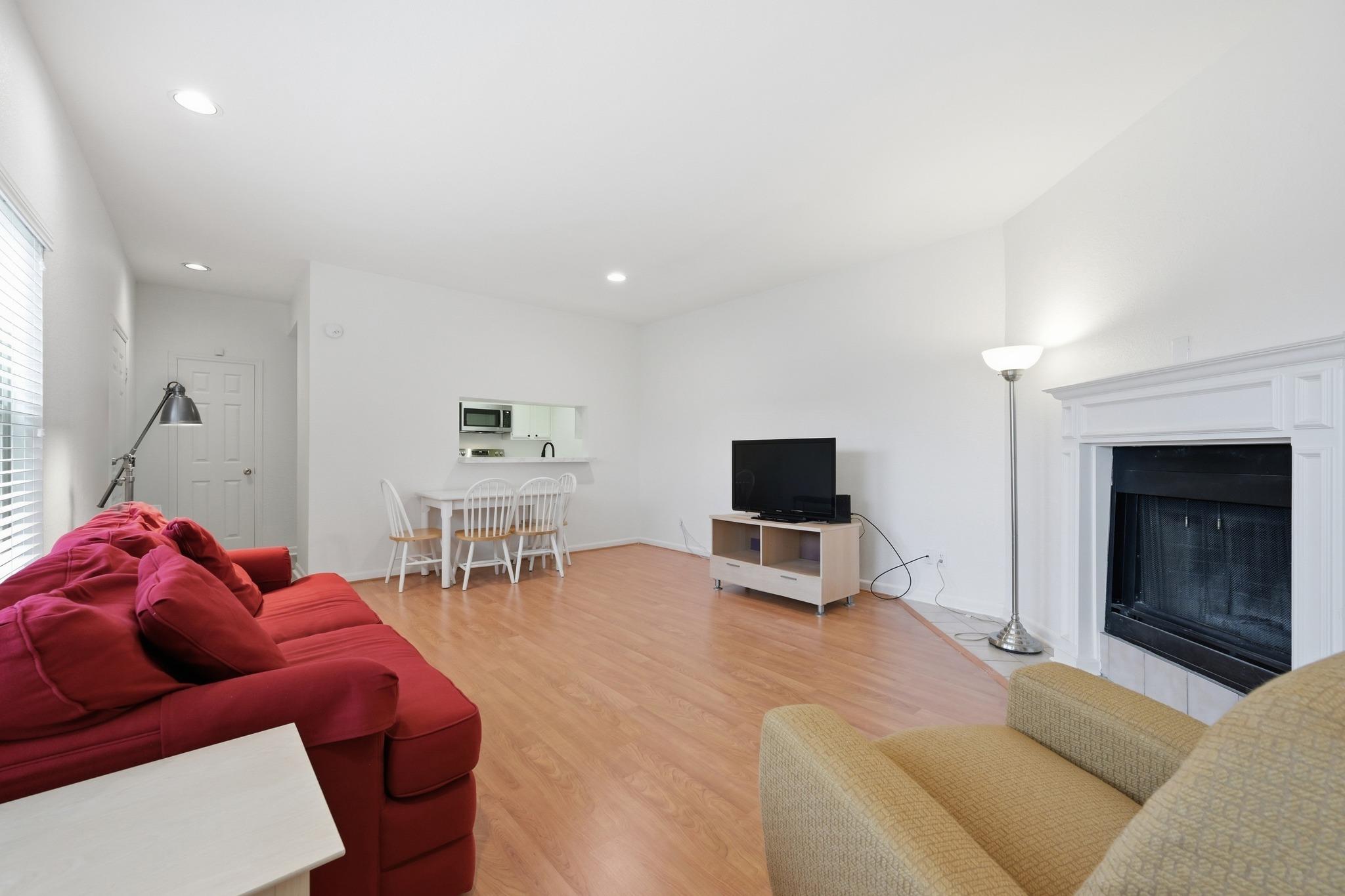 4409 Duval ST # 305