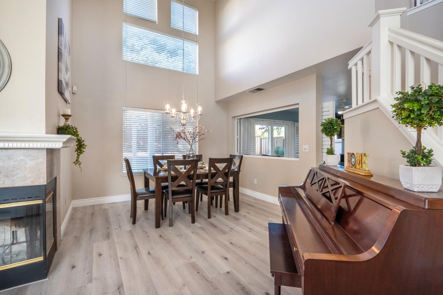 6131 Starling DR