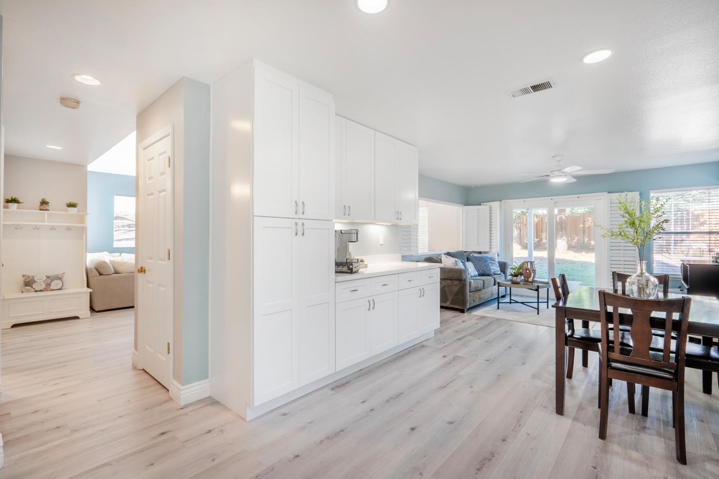 6131 Starling DR