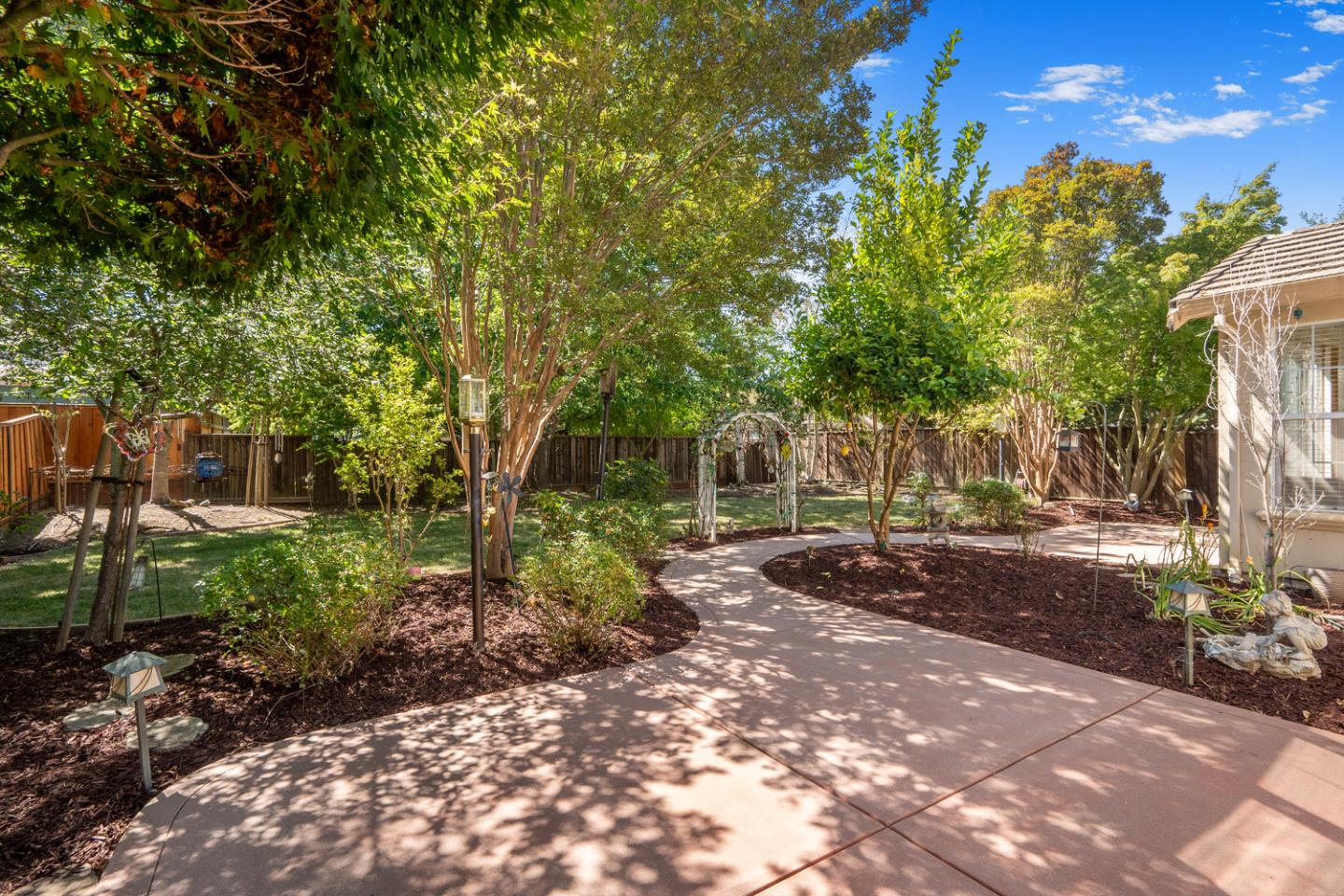 1706 Valley Oaks DR