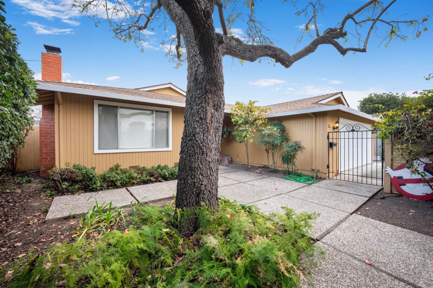 2768 Kern AVE