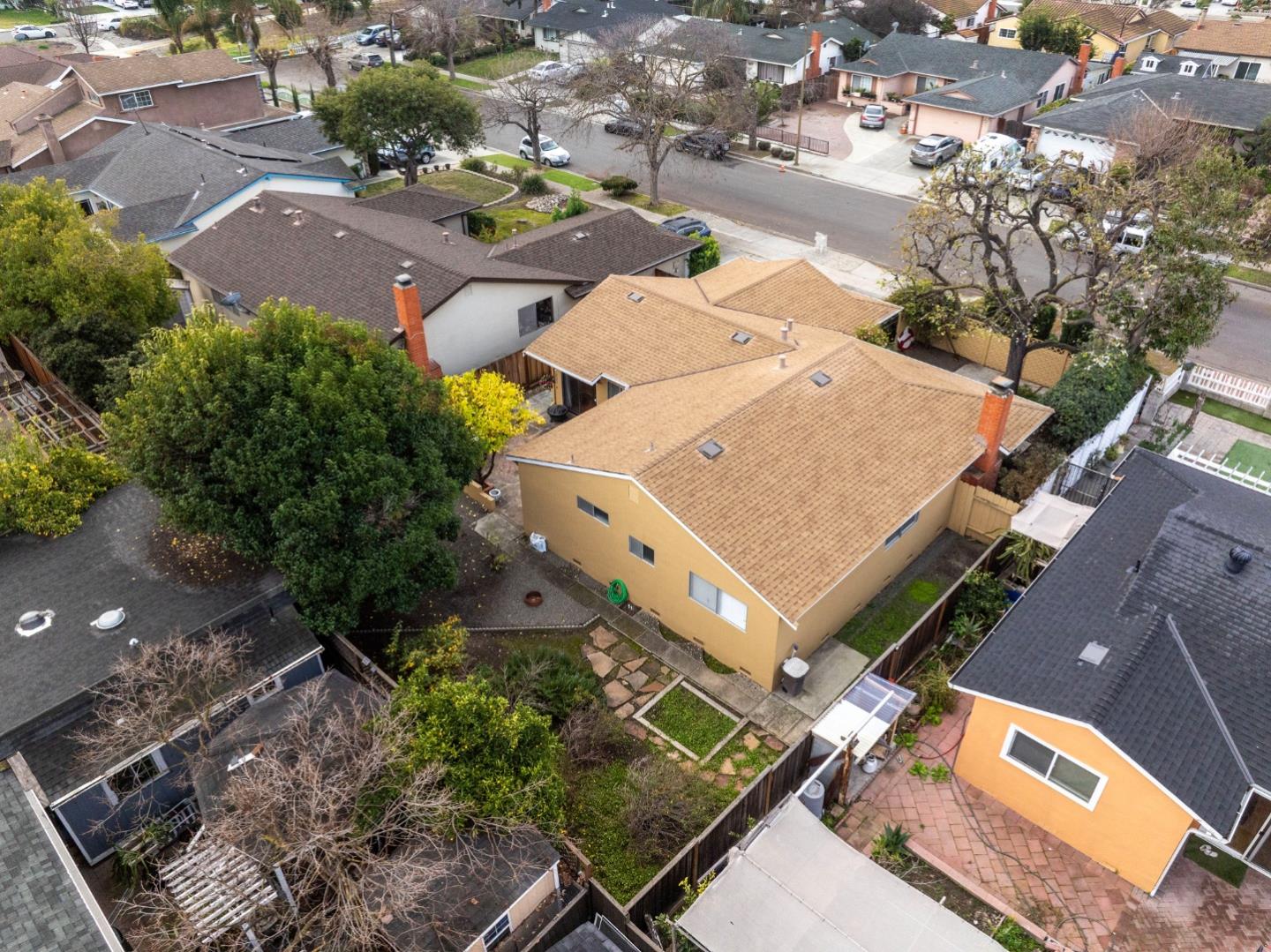 2768 Kern AVE