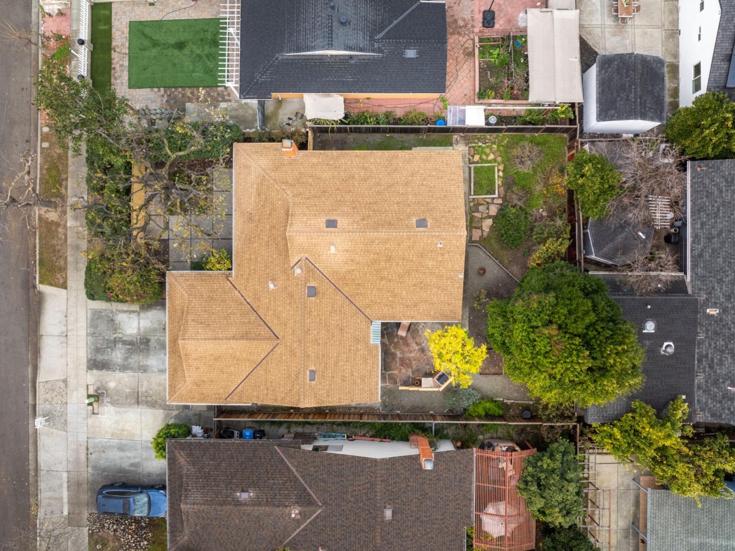 2768 Kern AVE