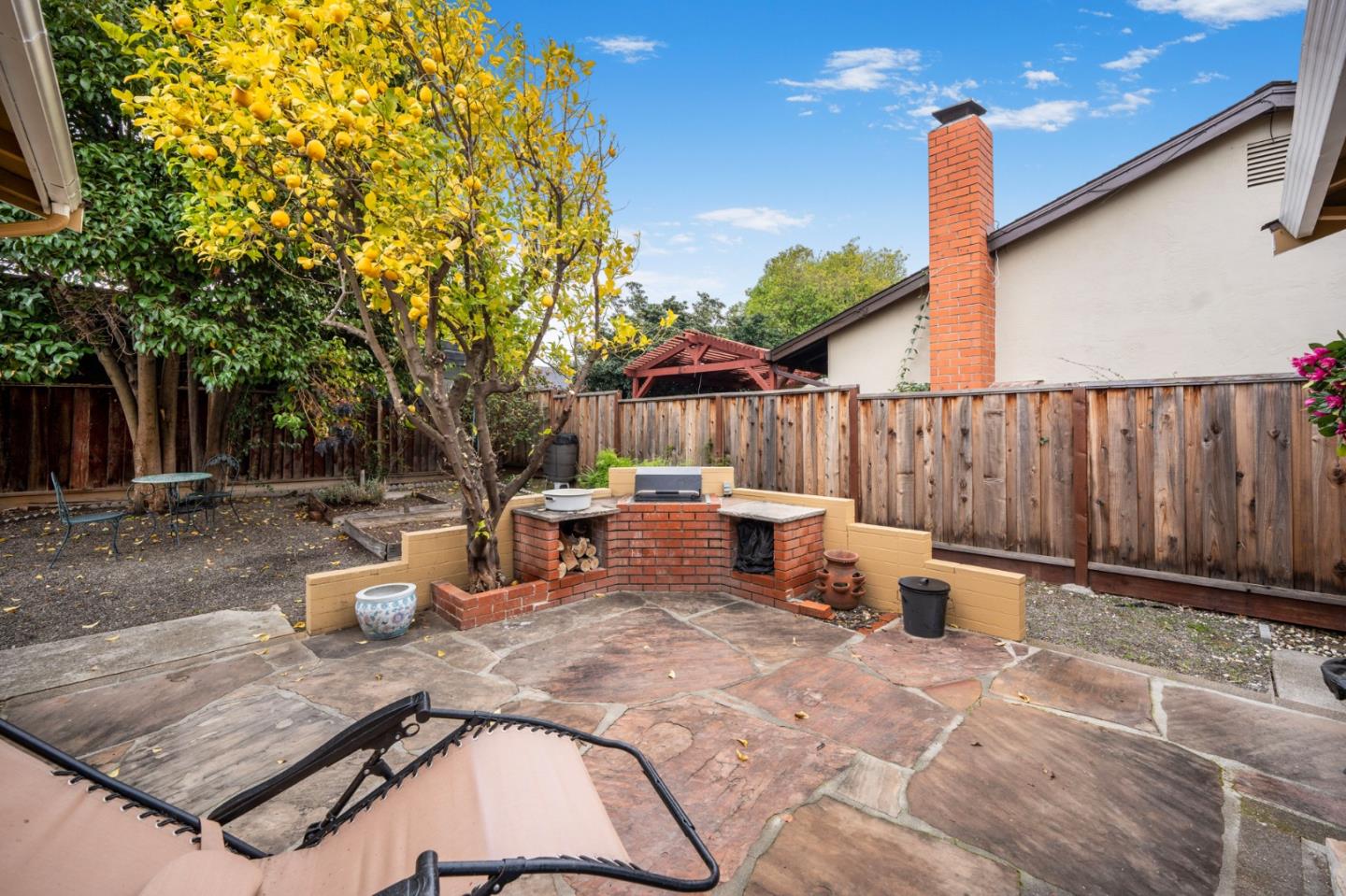 2768 Kern AVE