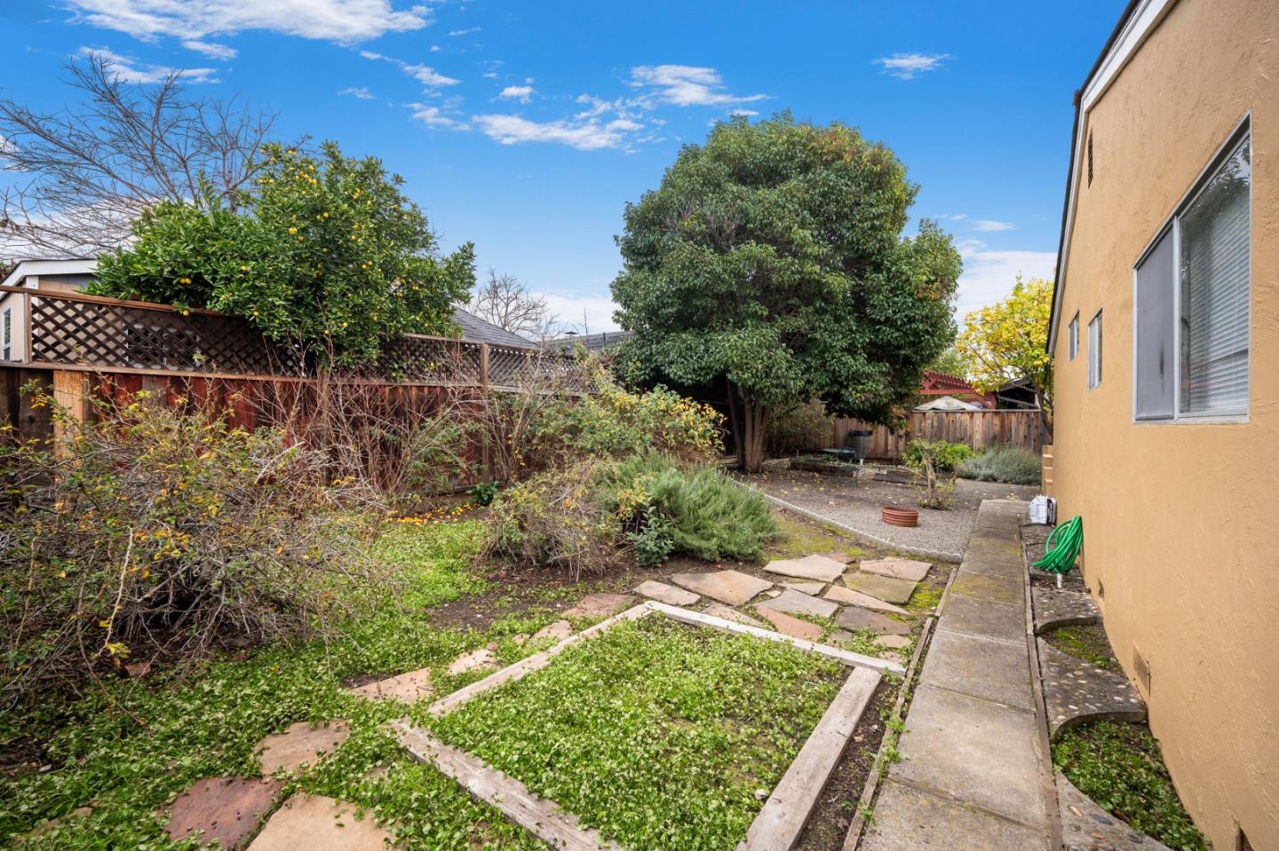2768 Kern AVE