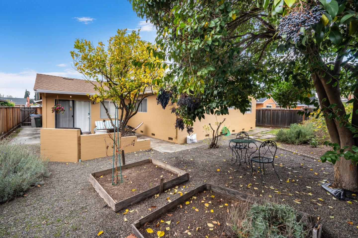 2768 Kern AVE