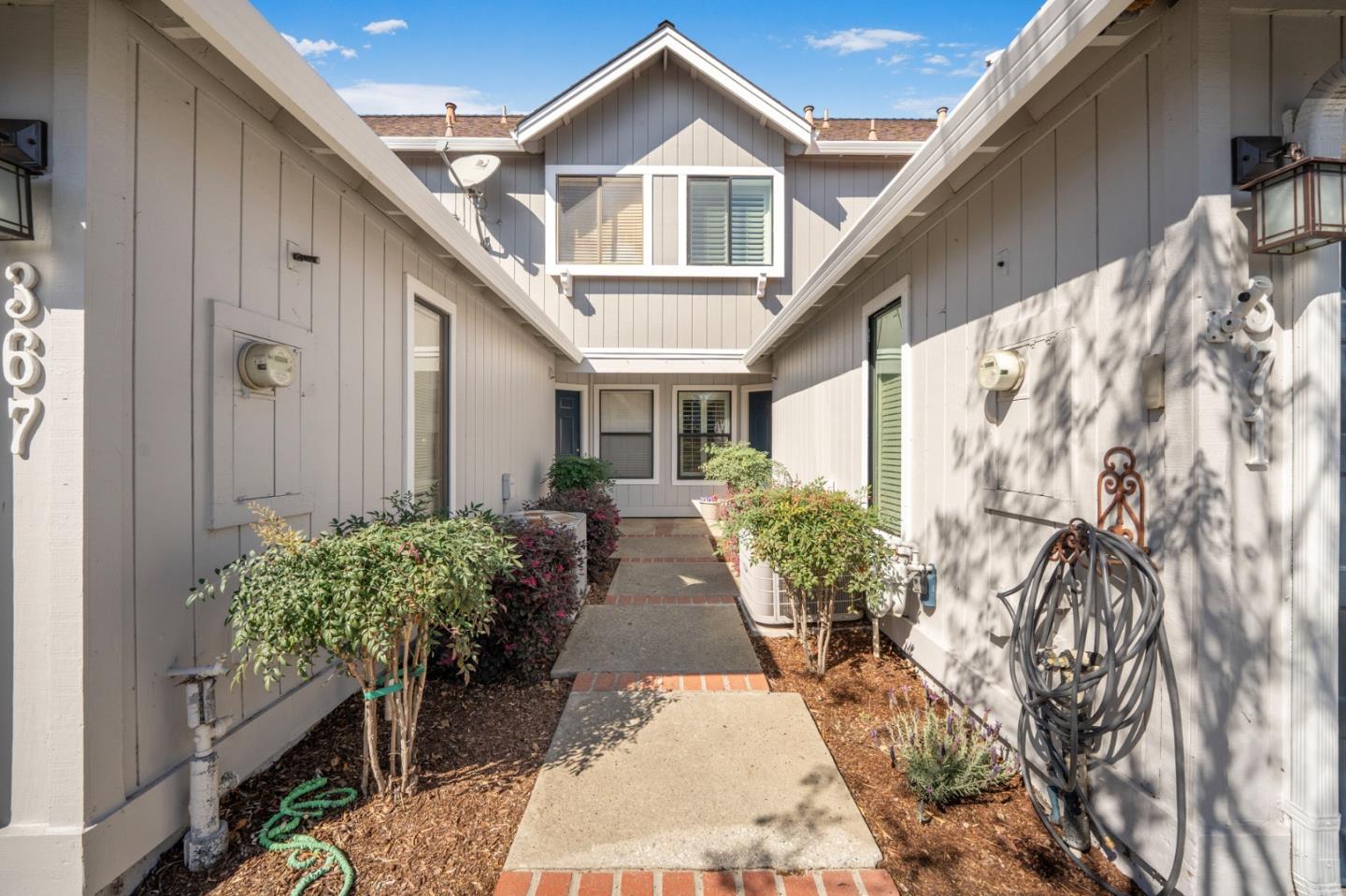 371 Creekview DR