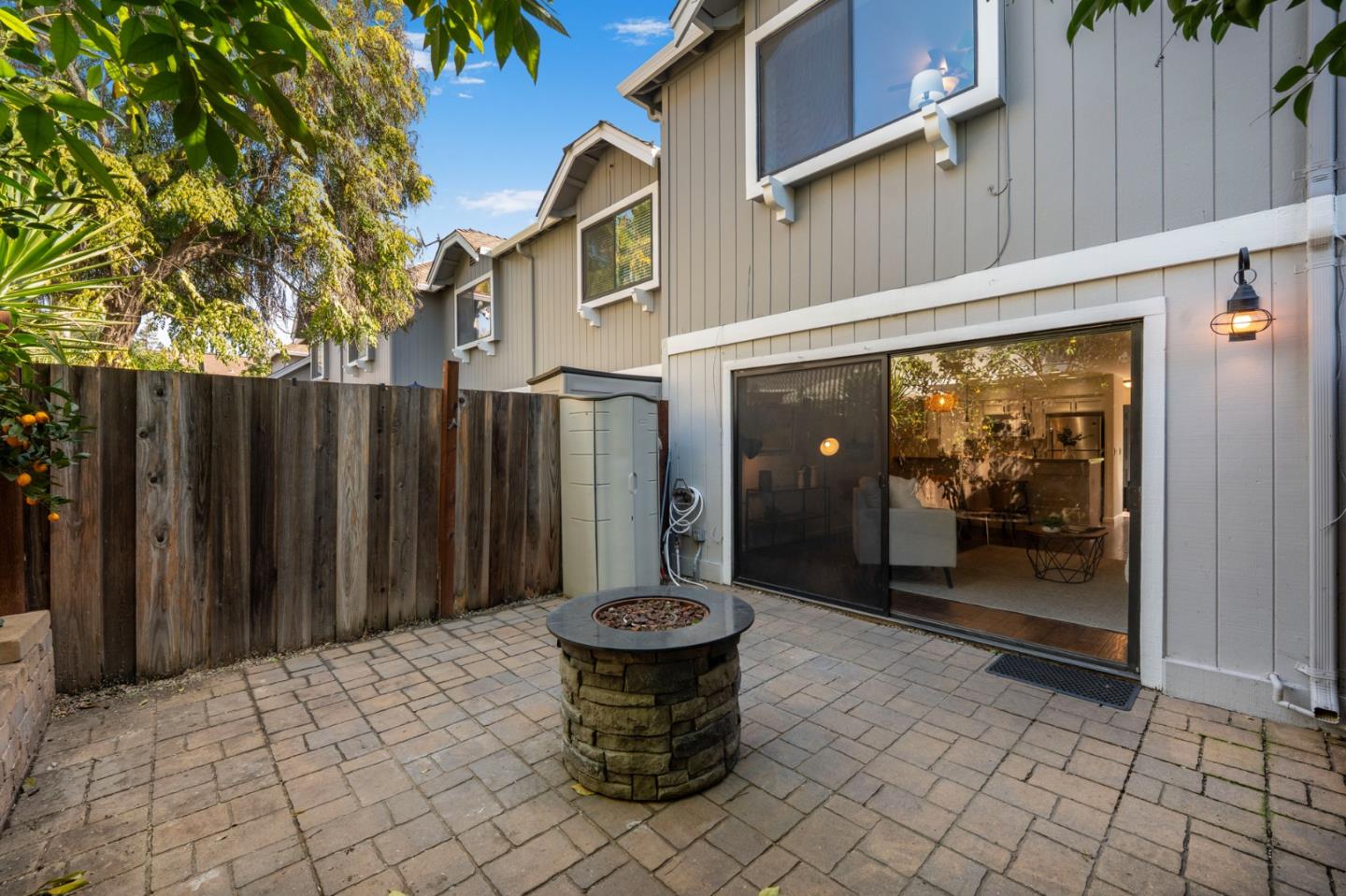 371 Creekview DR