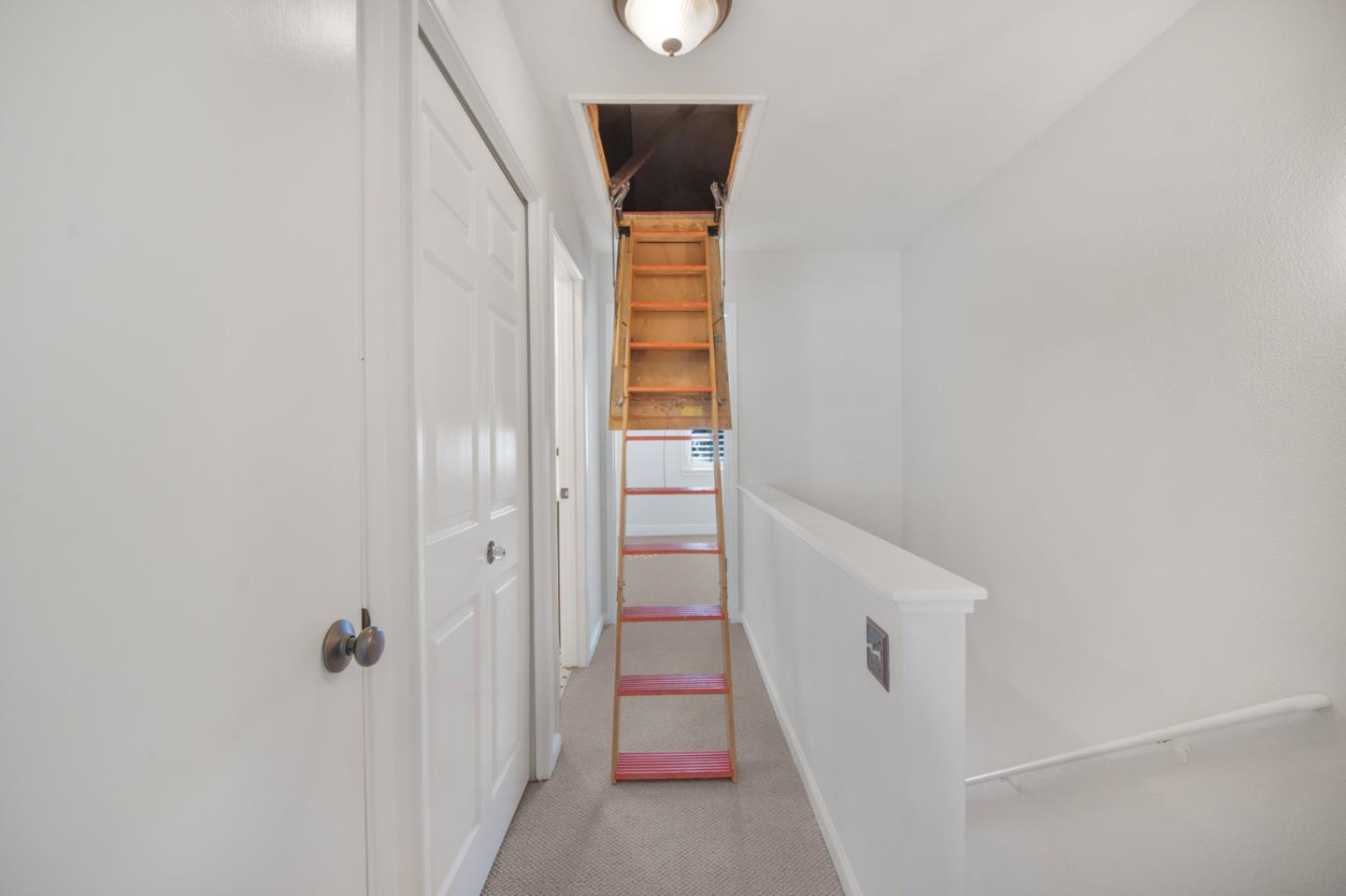 371 Creekview DR