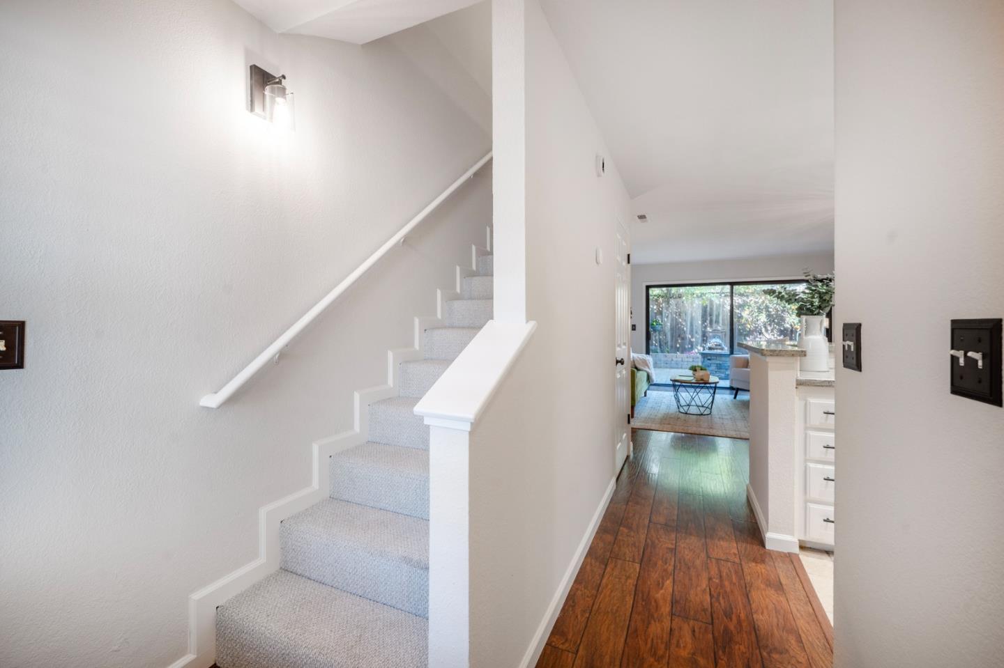 371 Creekview DR