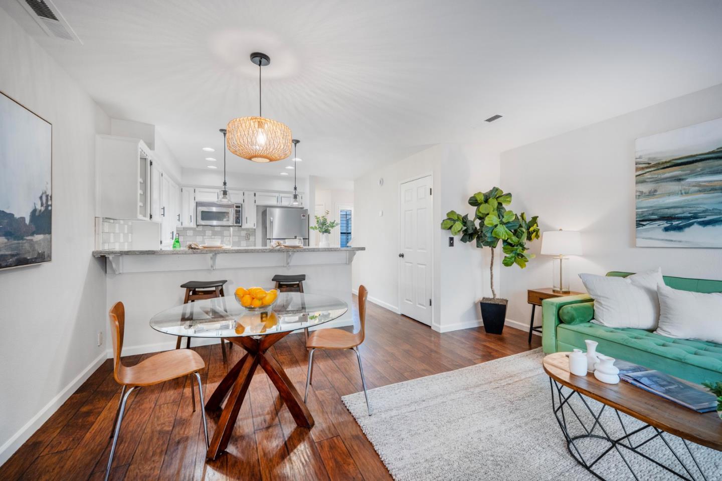371 Creekview DR