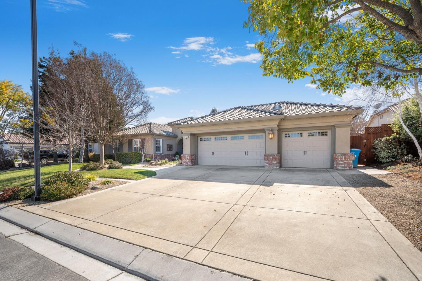 1235 Quail Ridge WAY