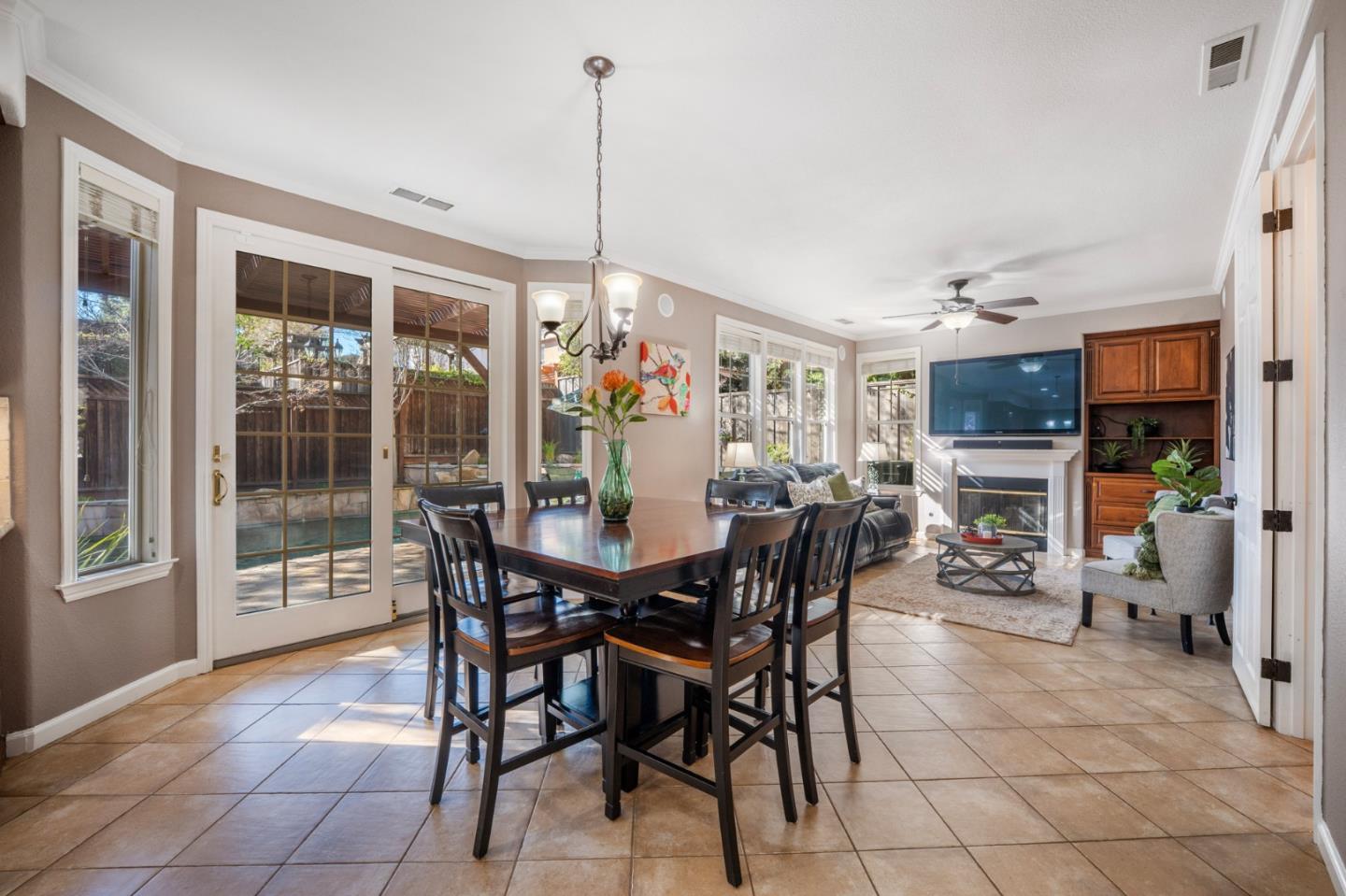 9073 Rancho Hills DR
