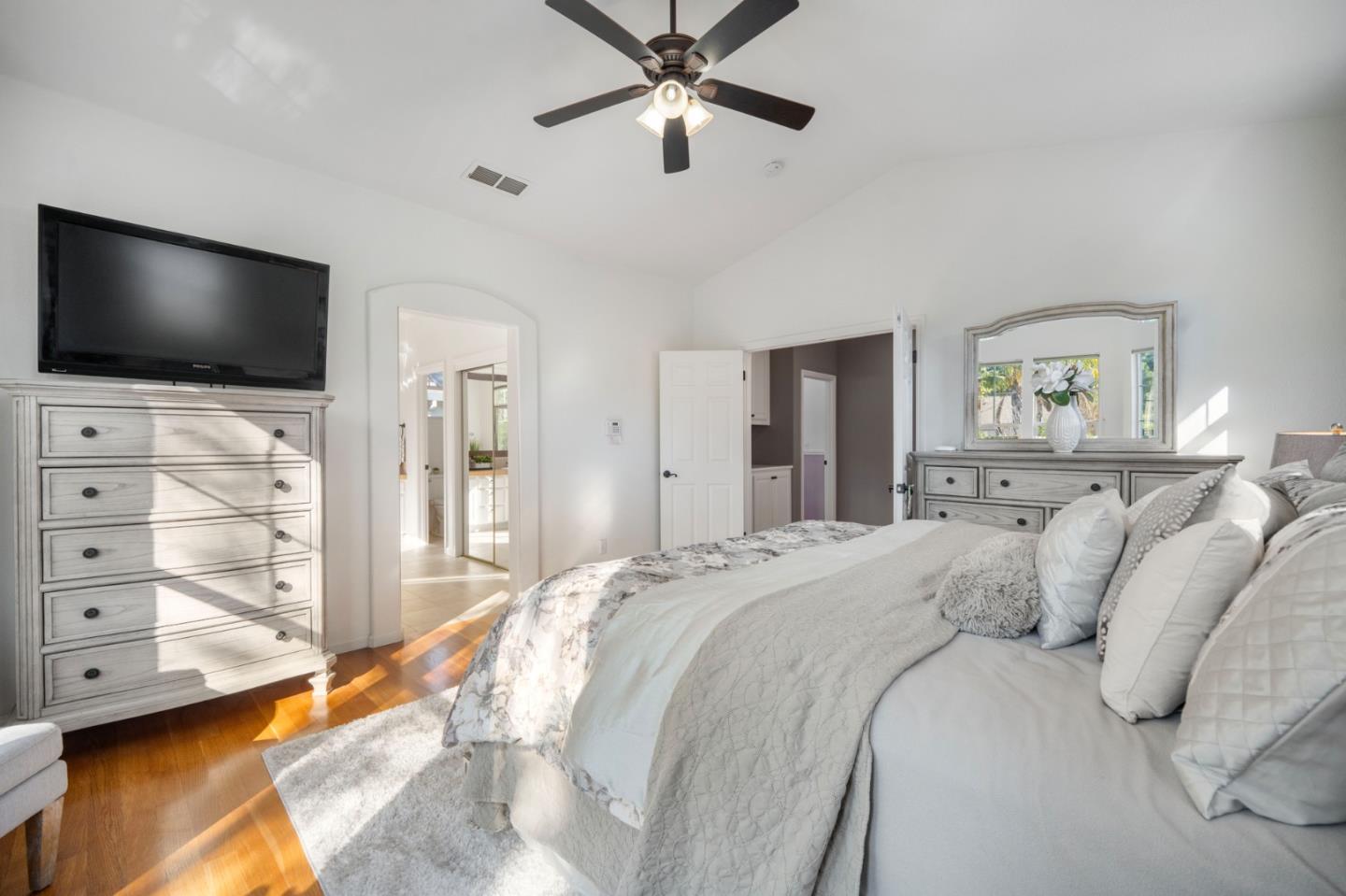 9073 Rancho Hills DR