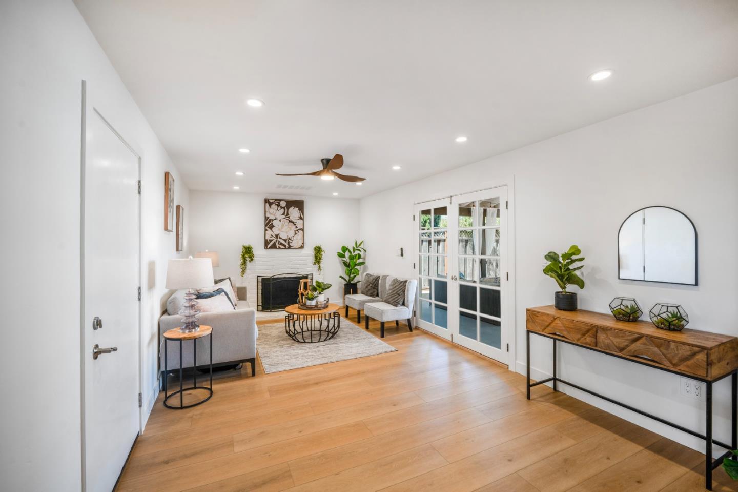 125 Foothill CT