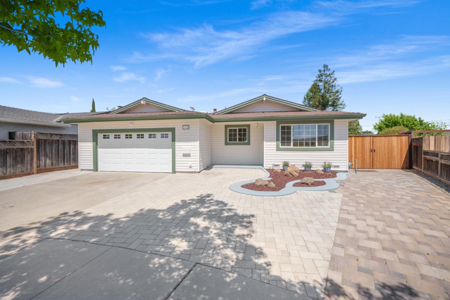 125 Foothill CT