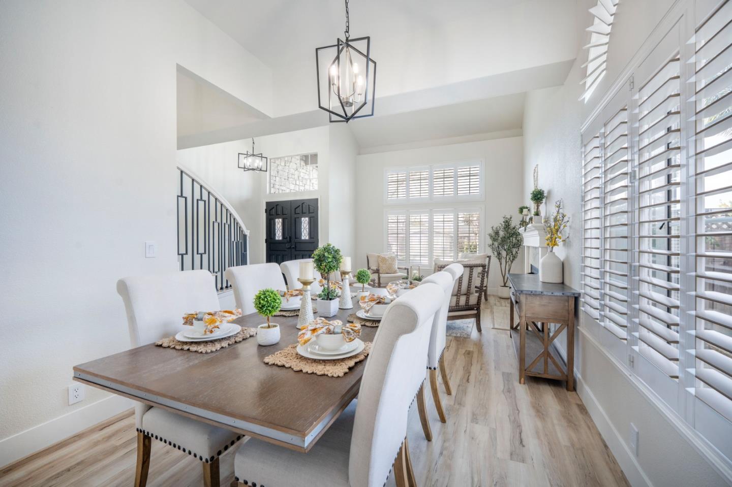 17440 Calle Mazatan