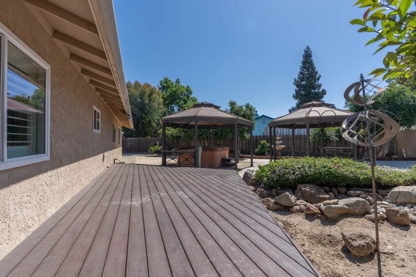 677 Hacienda AVE