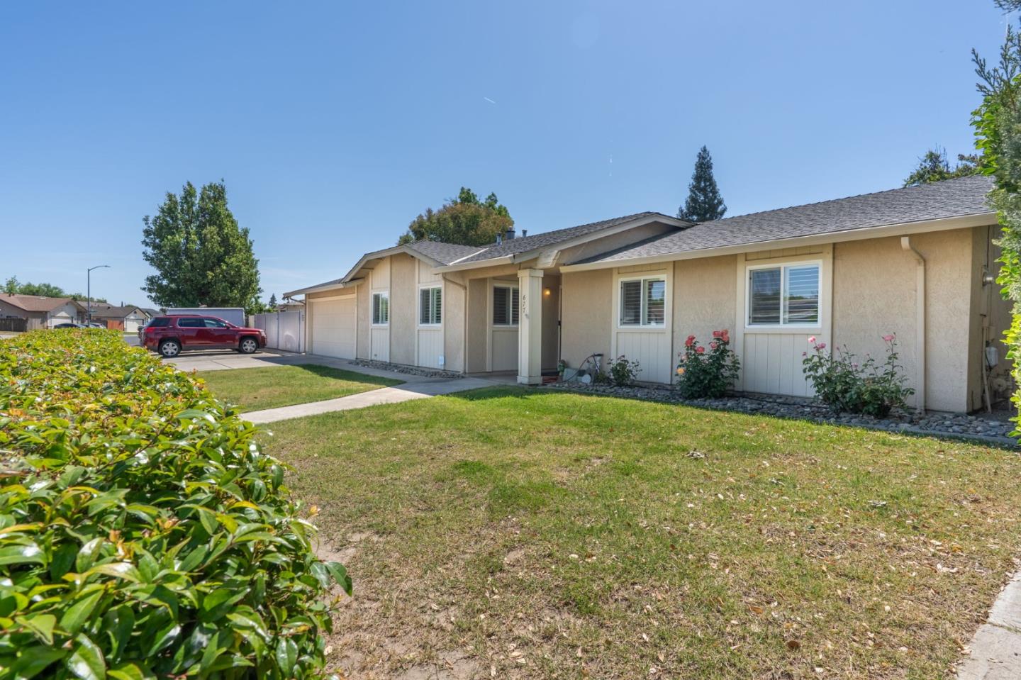 677 Hacienda AVE
