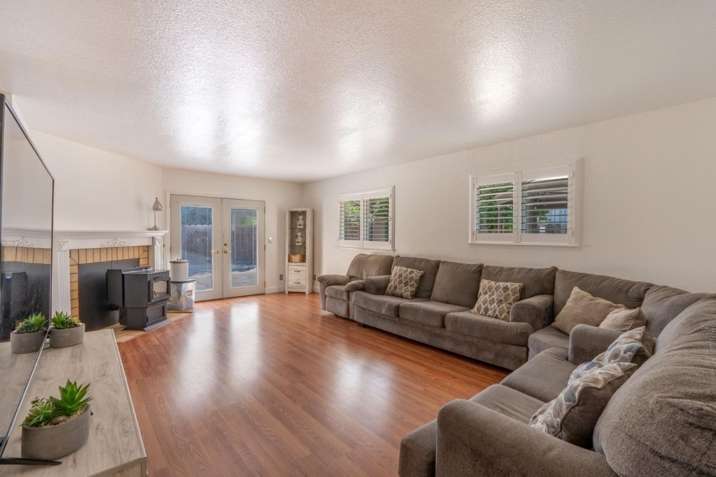 677 Hacienda AVE