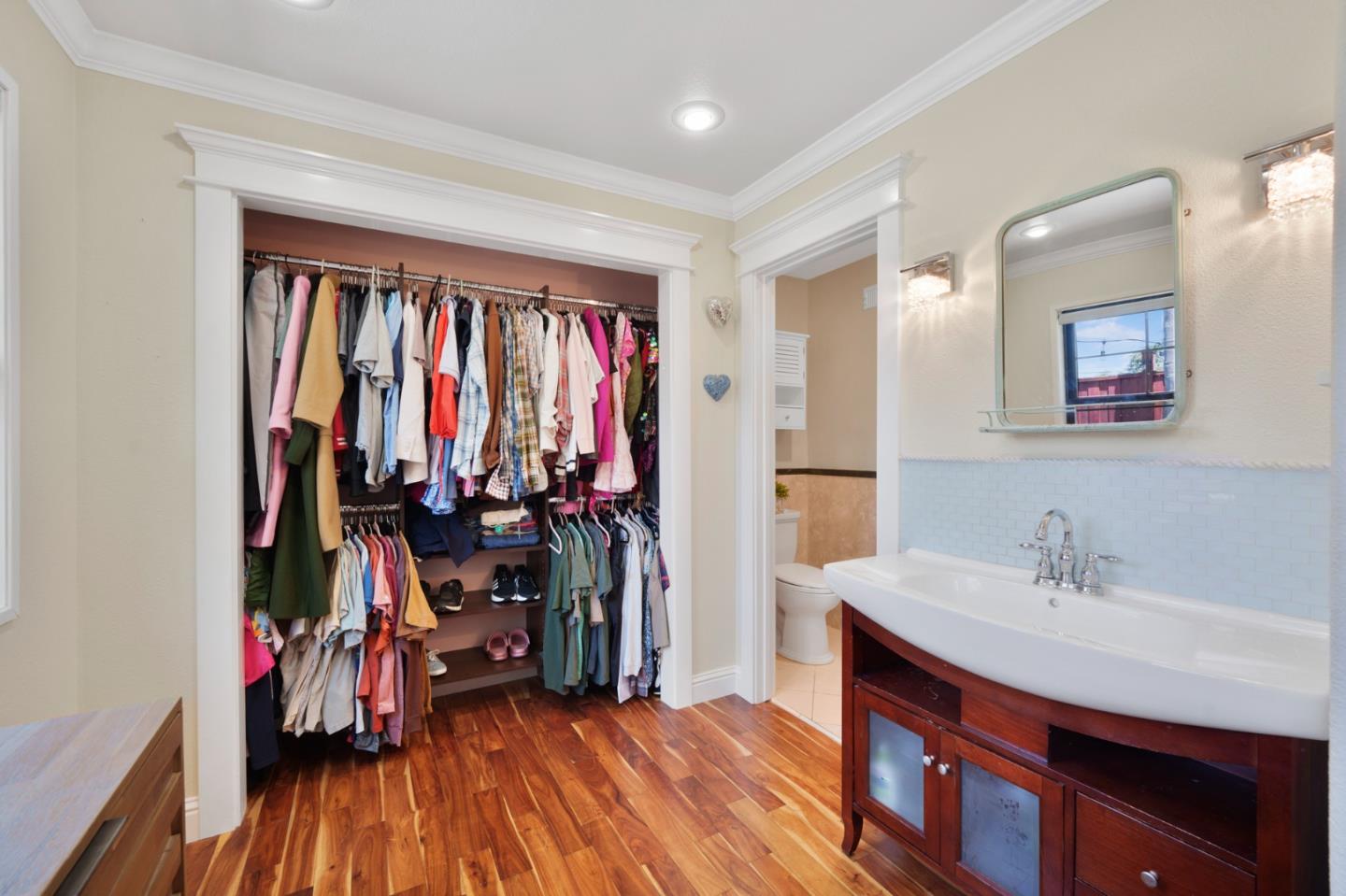 3825 Wellington Square