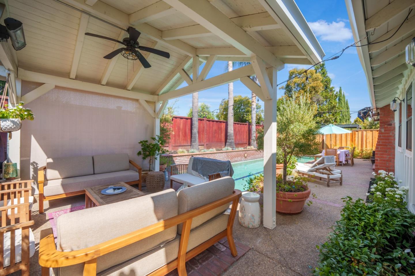 3825 Wellington Square