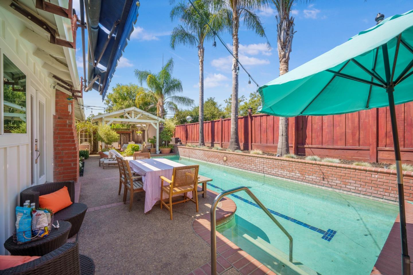 3825 Wellington Square