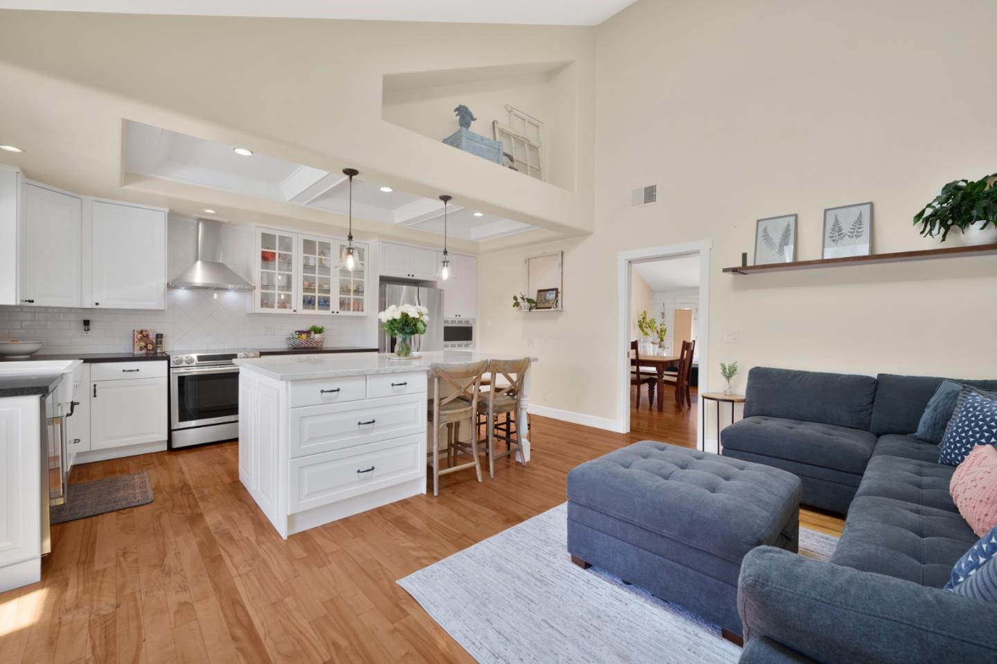 3825 Wellington Square