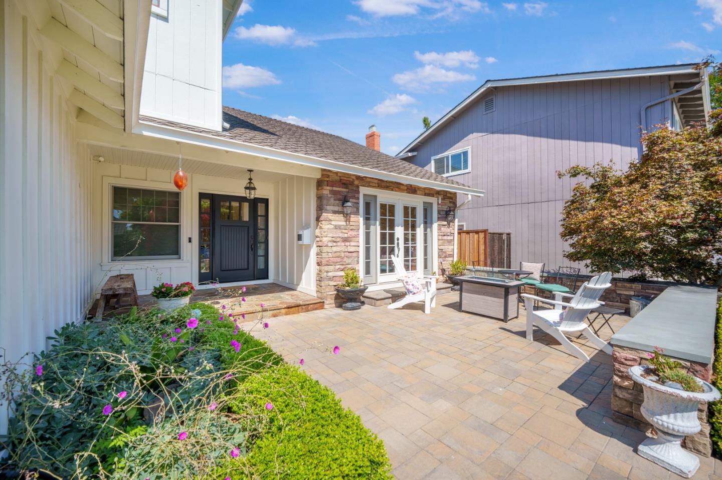 3825 Wellington Square