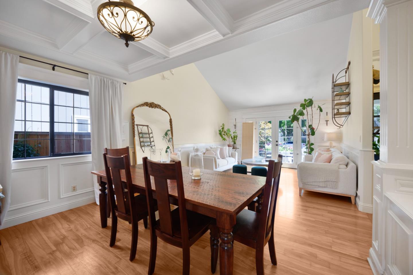 3825 Wellington Square